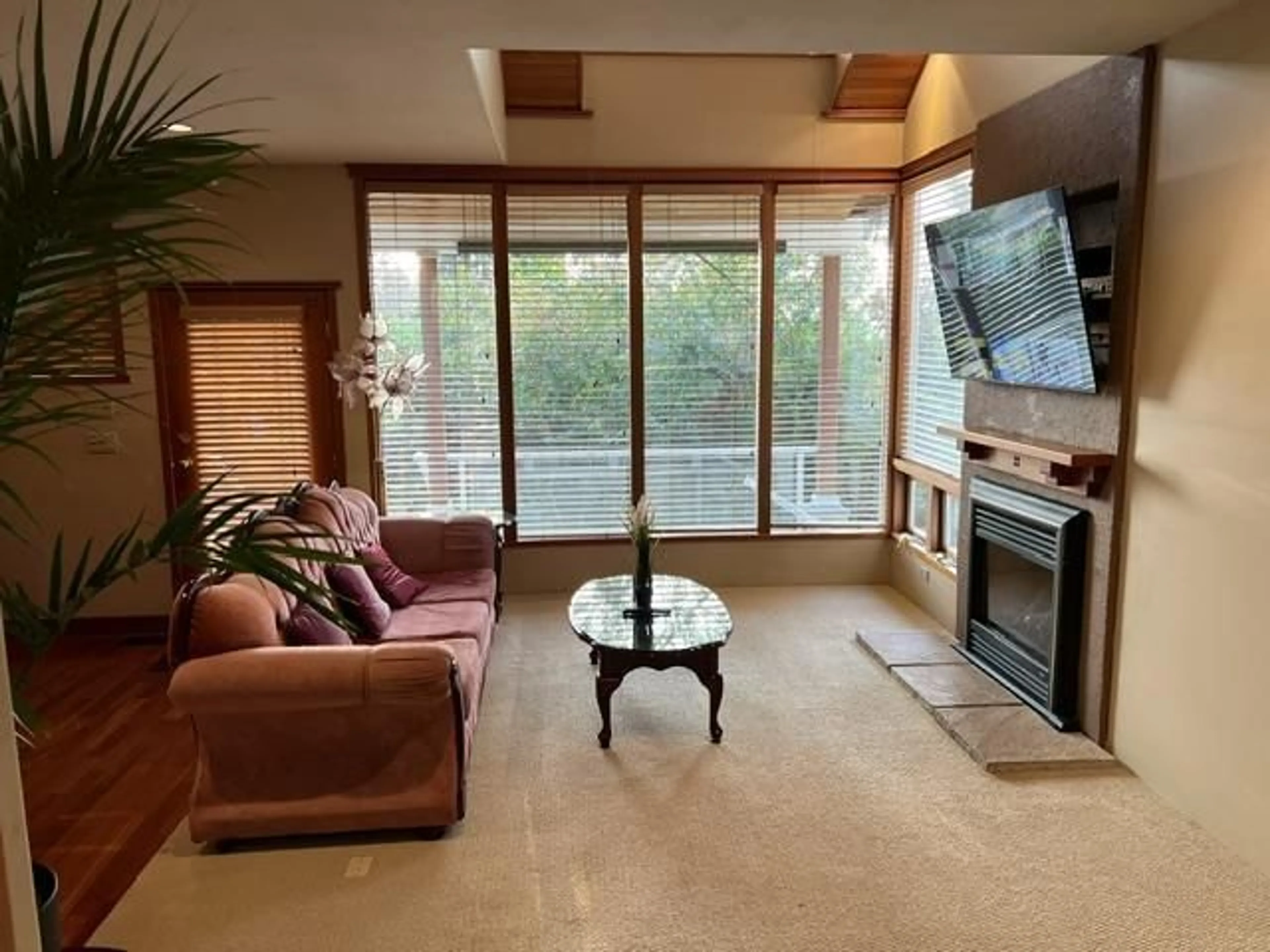 Living room with furniture, unknown for 10500 125A, Surrey British Columbia V3V5A3