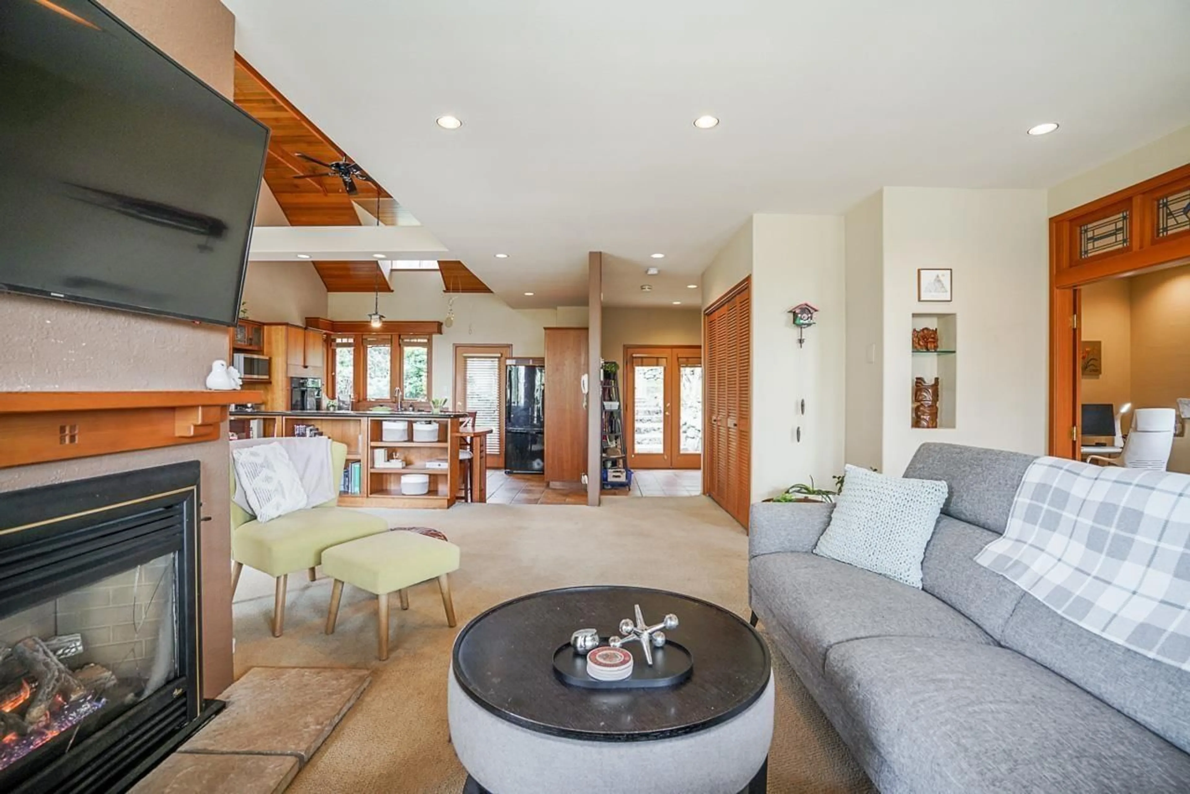 Living room with furniture, unknown for 10500 125A, Surrey British Columbia V3V5A3