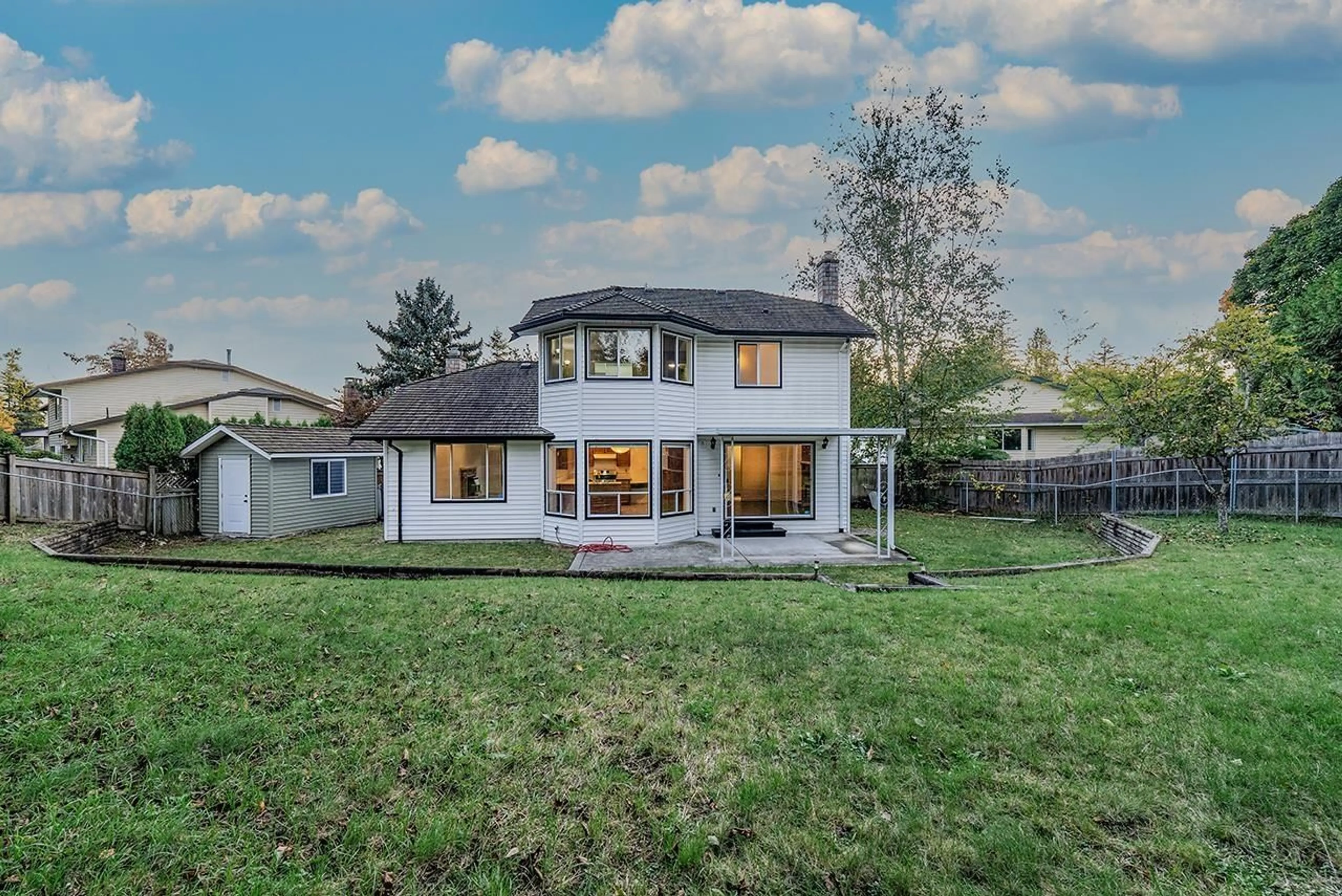 A pic from outside/outdoor area/front of a property/back of a property/a pic from drone, unknown for 2522 GROSVENOR, Abbotsford British Columbia V2S6R5