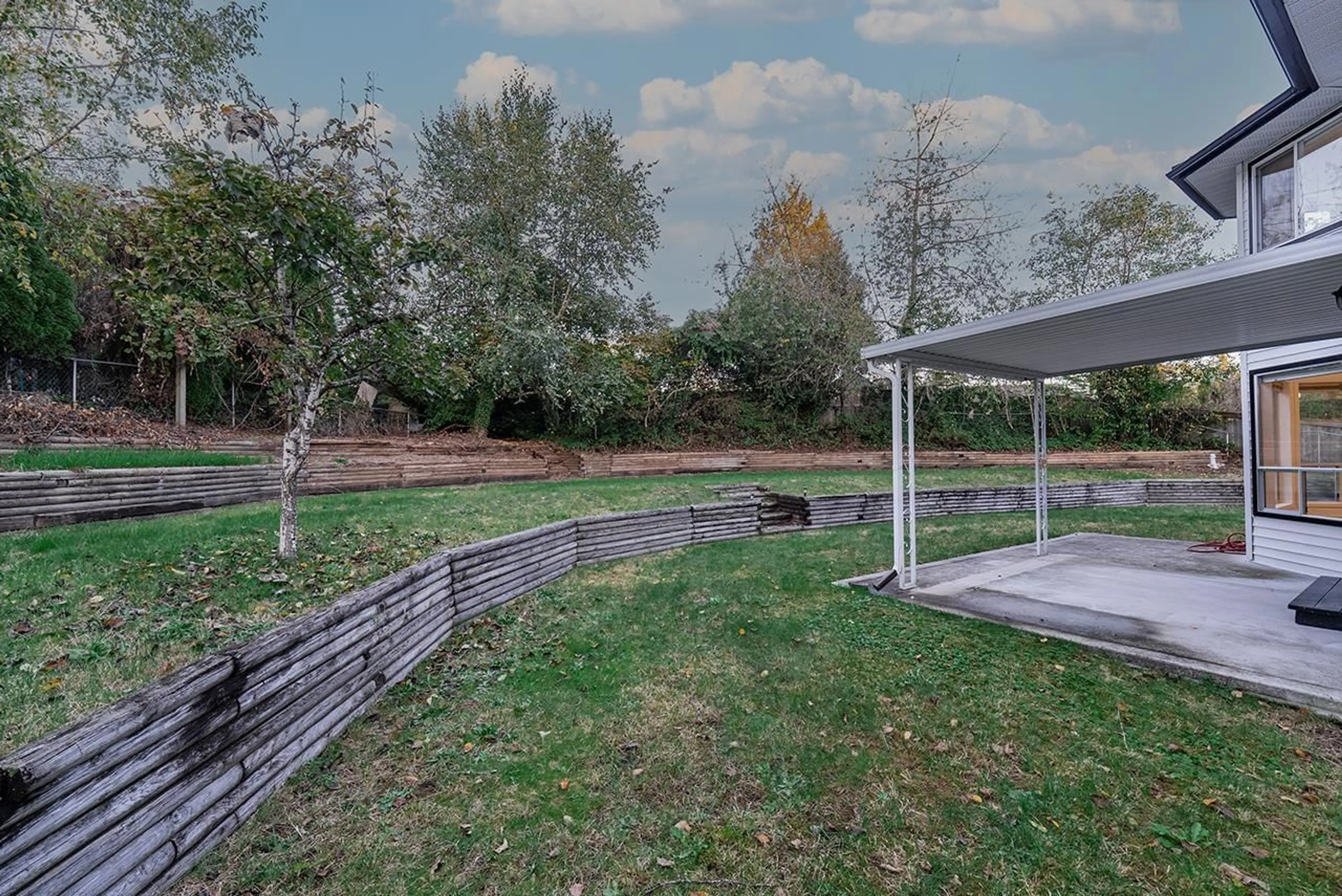 Patio, unknown for 2522 GROSVENOR, Abbotsford British Columbia V2S6R5