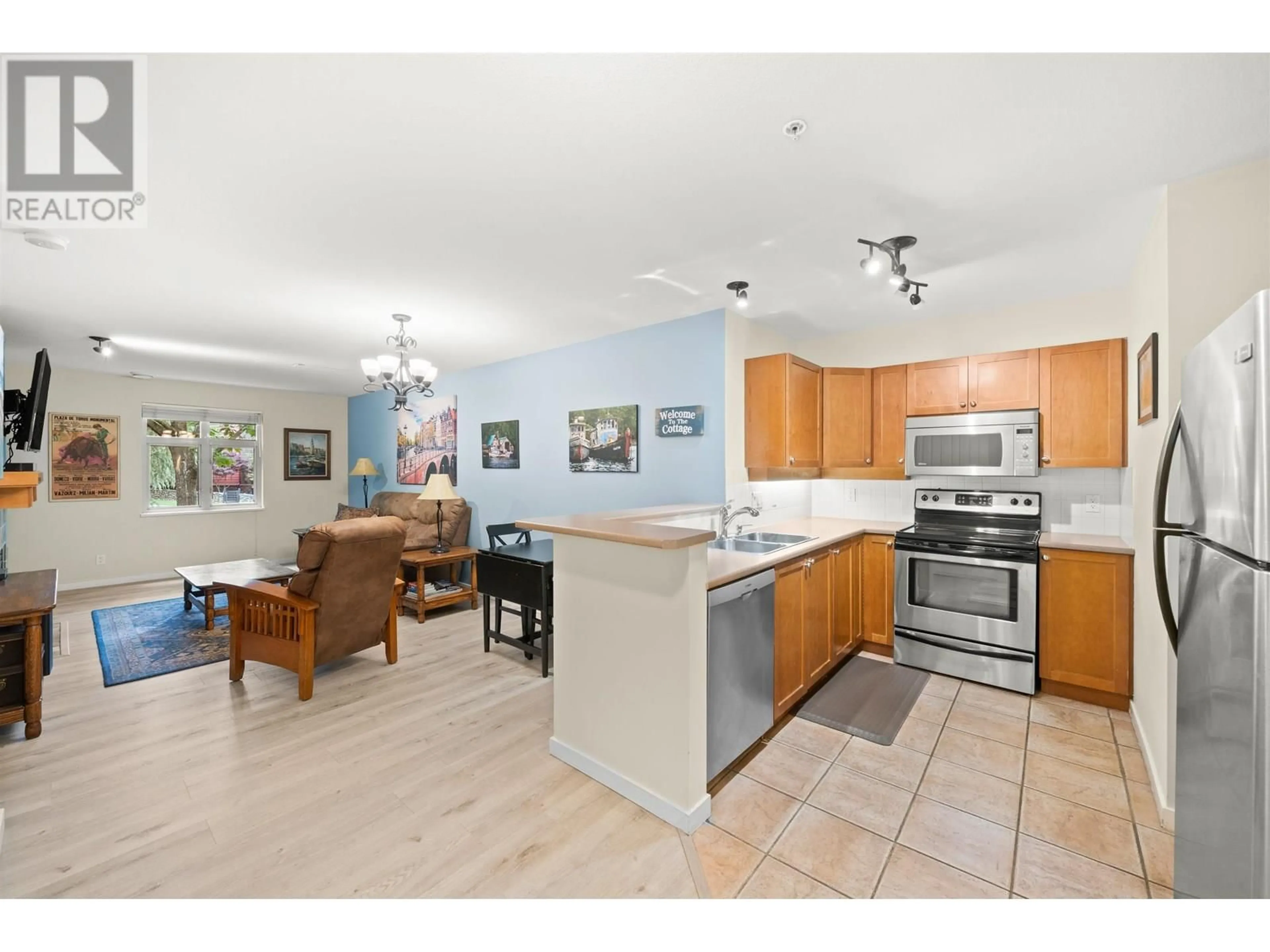 Open concept kitchen, ceramic/tile floor for 214 - 18 SMOKEY SMITH PLACE, New Westminster British Columbia V3L5V3