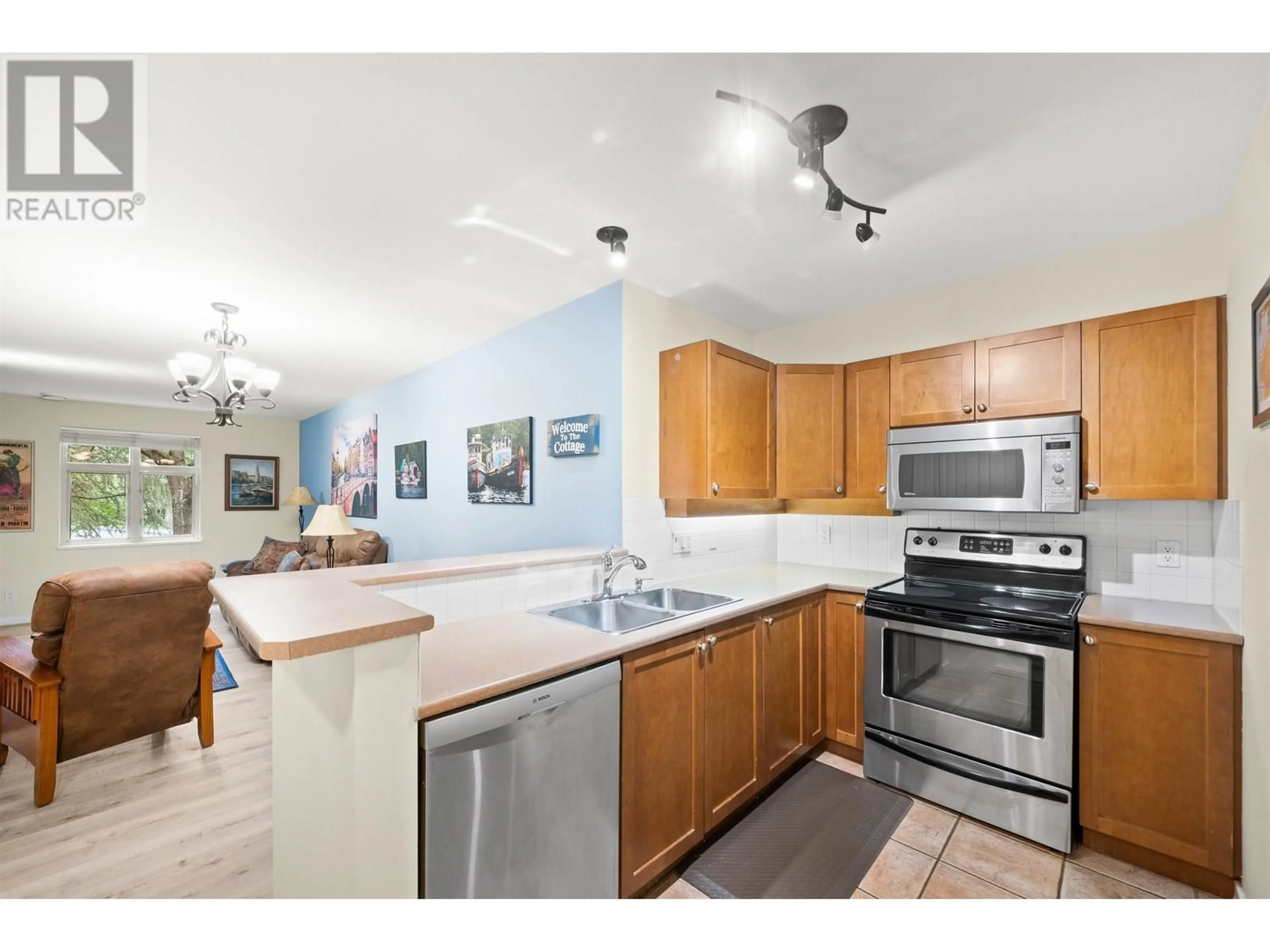 Standard kitchen, unknown for 214 - 18 SMOKEY SMITH PLACE, New Westminster British Columbia V3L5V3
