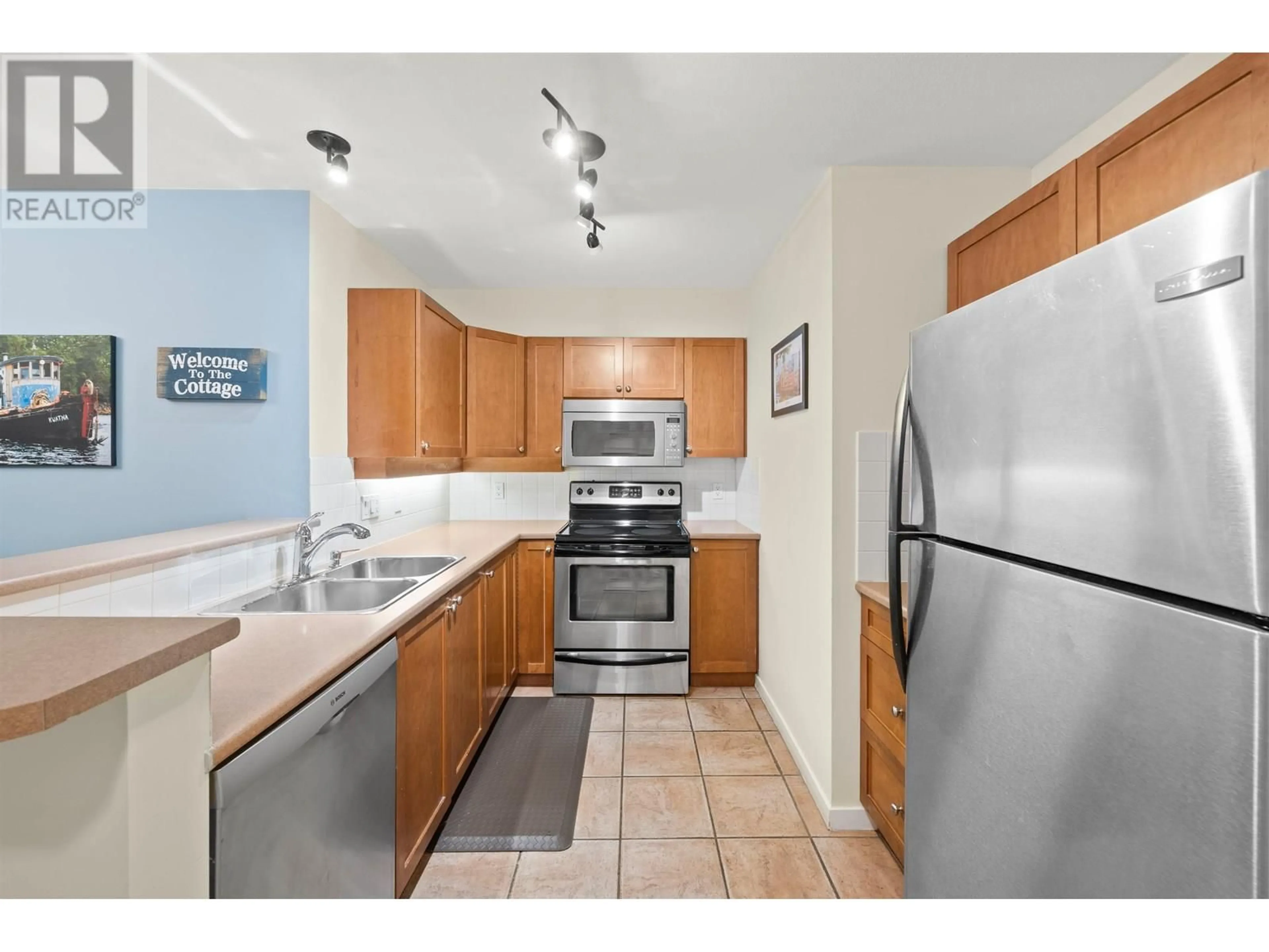Standard kitchen, unknown for 214 - 18 SMOKEY SMITH PLACE, New Westminster British Columbia V3L5V3