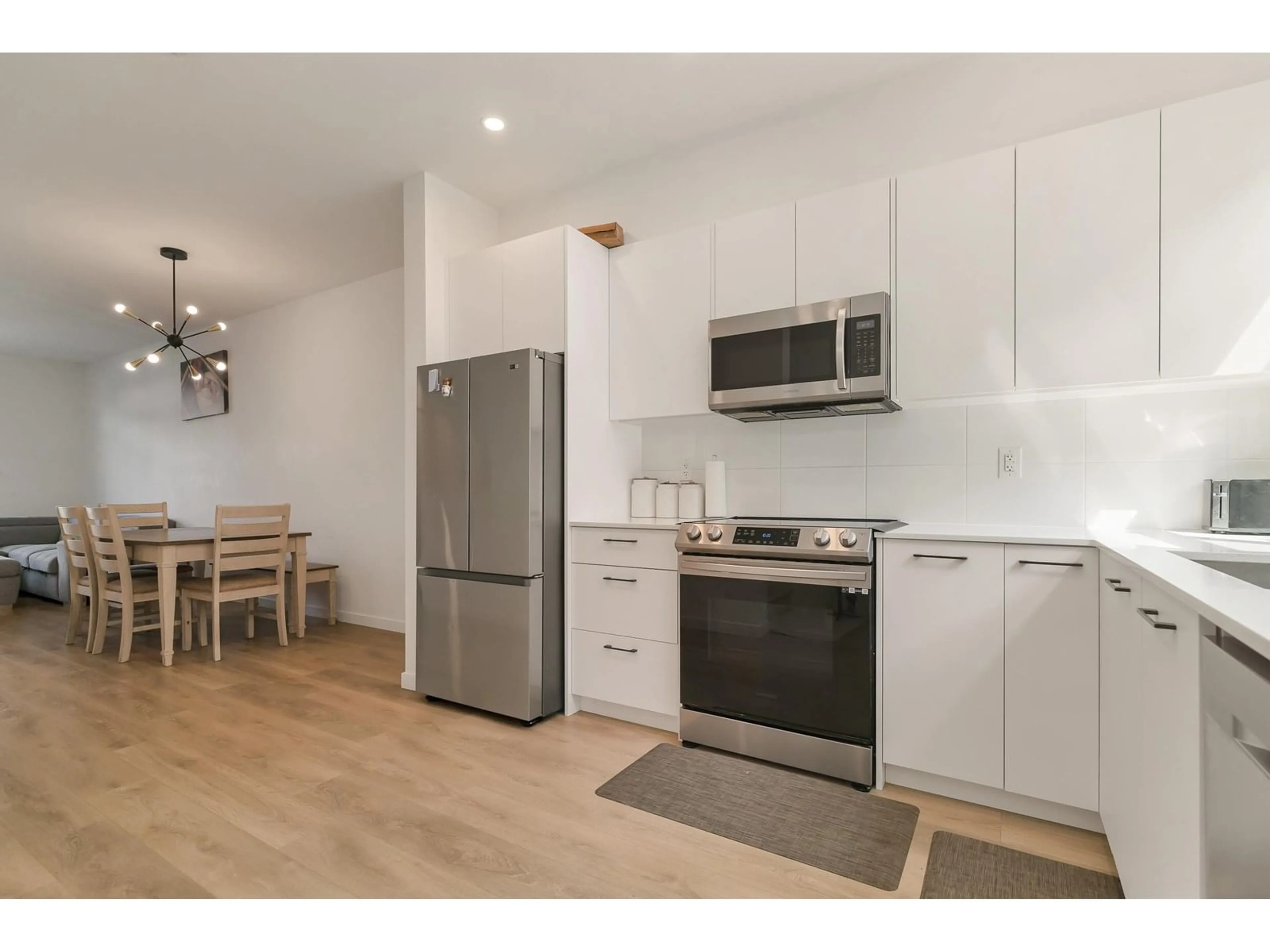 Open concept kitchen, wood/laminate floor for 99 - 15235 SITKA, Surrey British Columbia V3S0A9