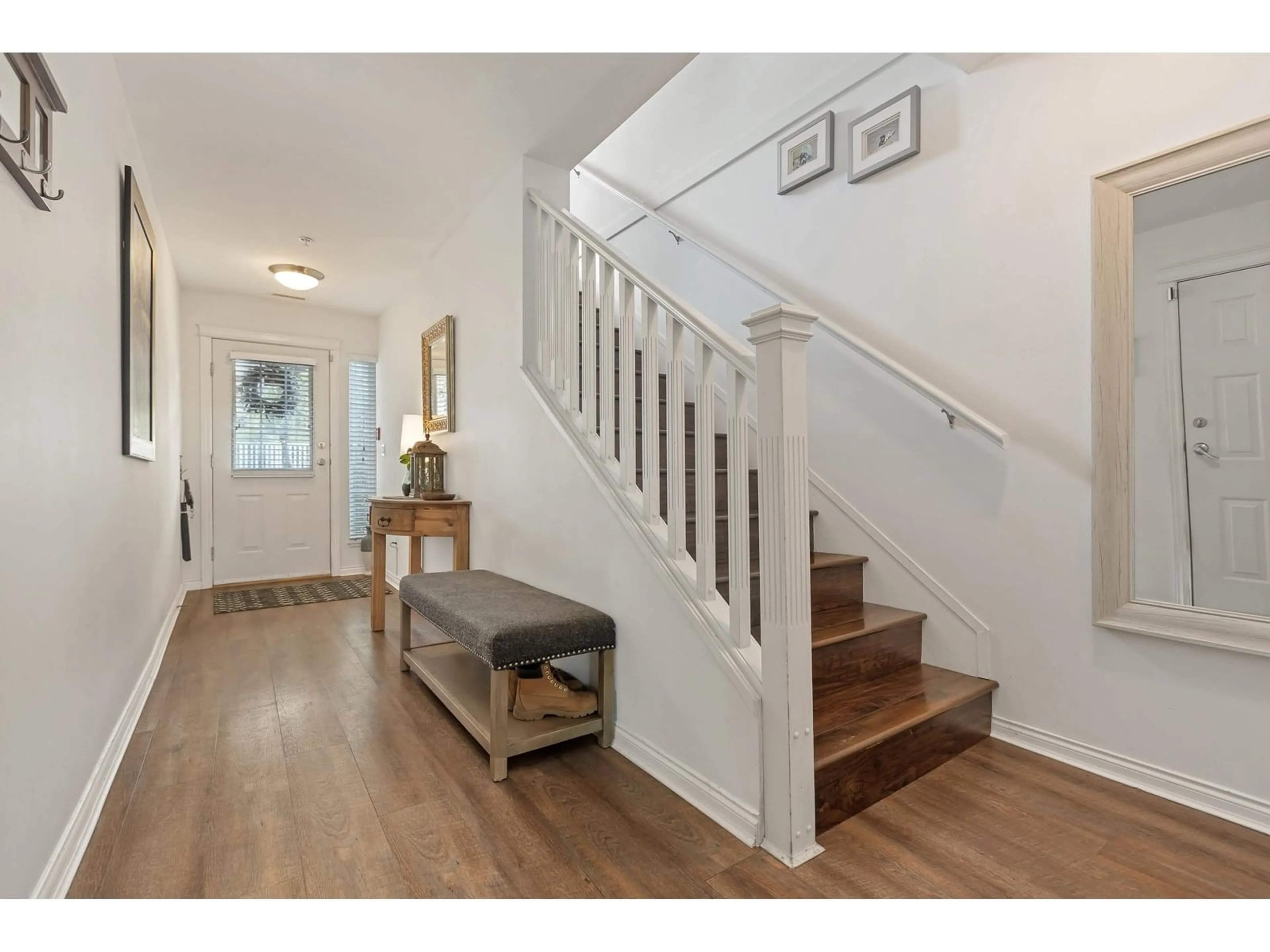 Indoor entryway for 28 - 12040 68, Surrey British Columbia V3W1P5