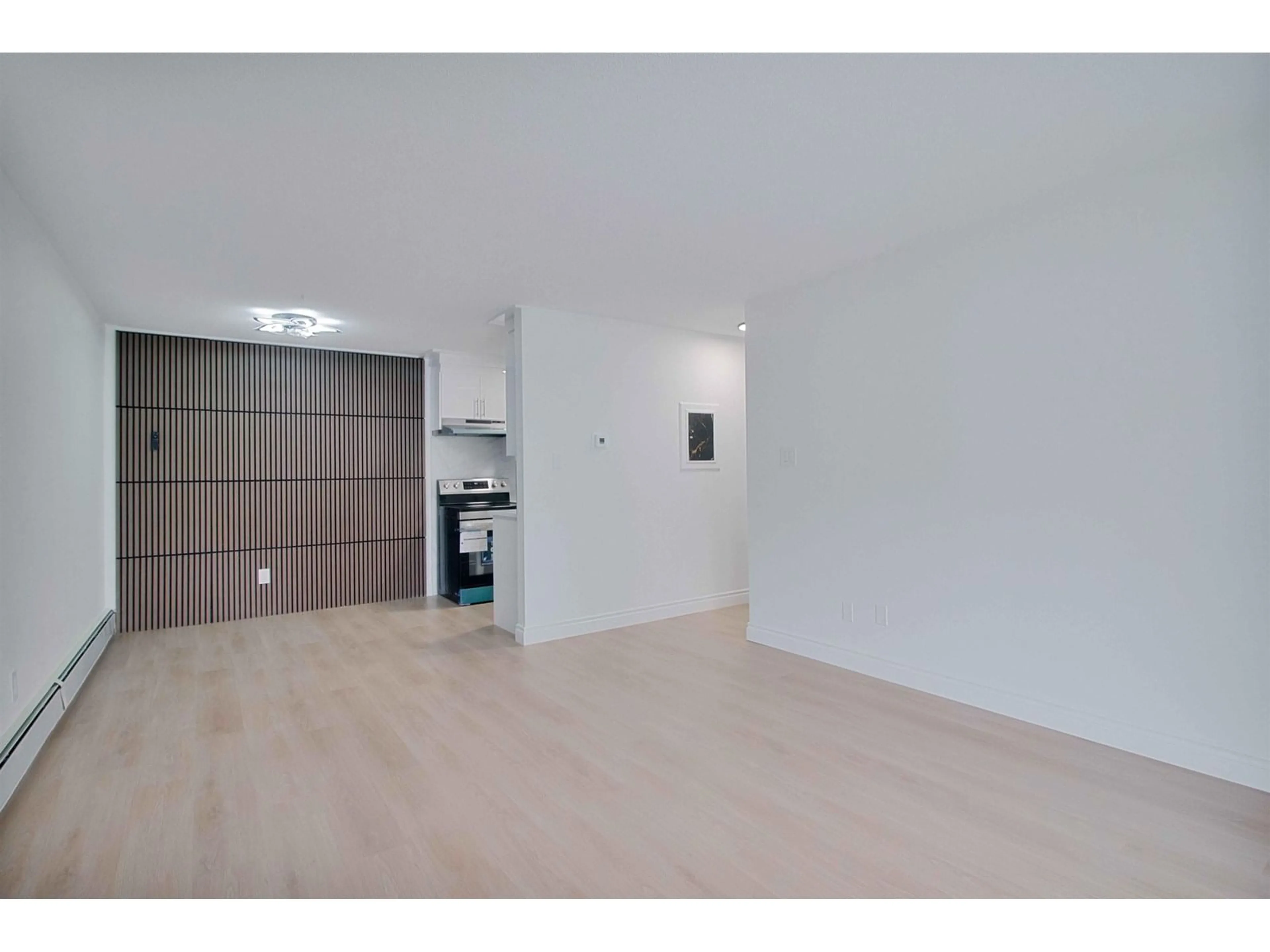 A pic of a room for 205 - 1331 FIR, White Rock British Columbia V4B4B3