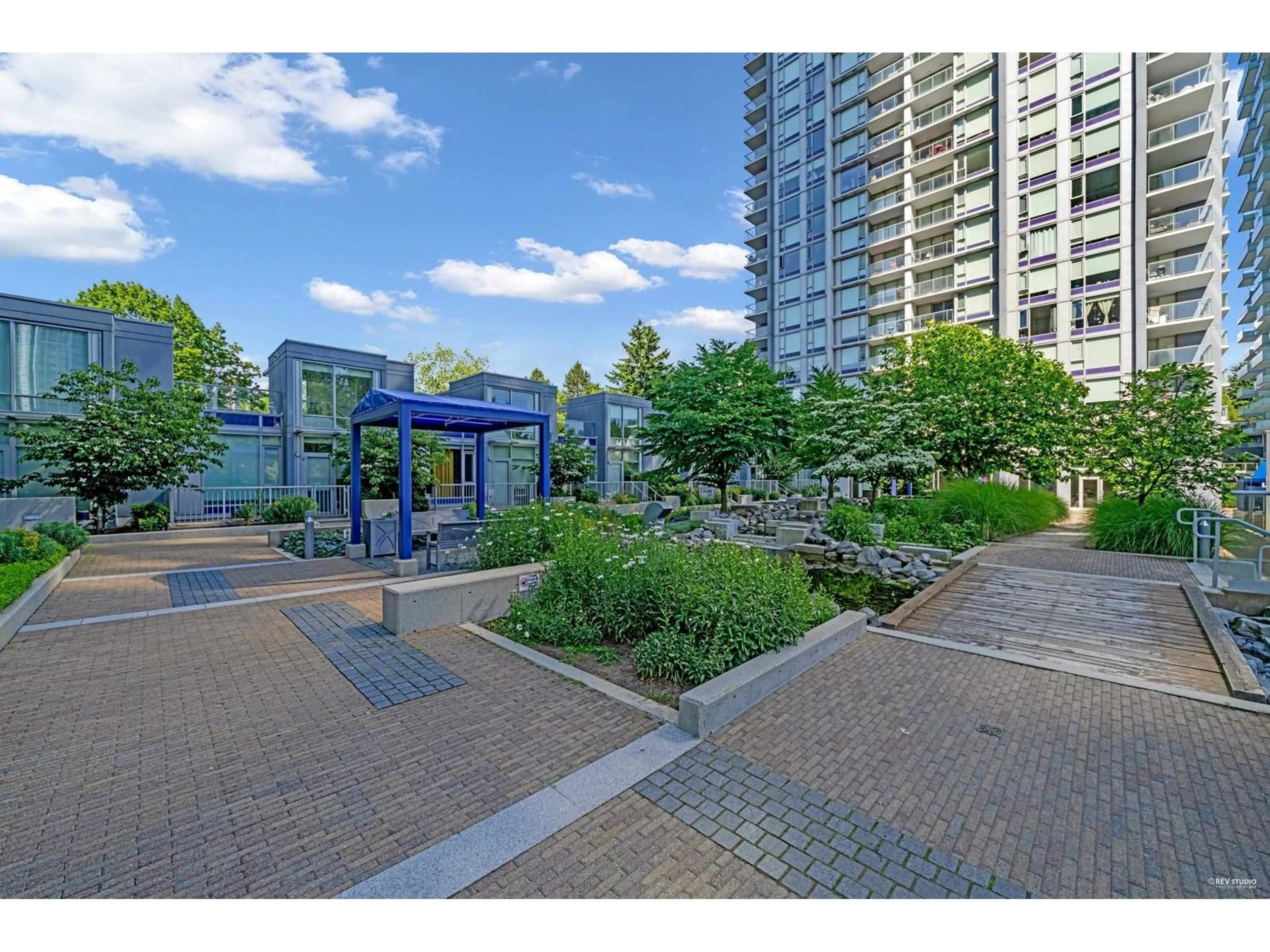 Patio, street for 4302 - 13750 100, Surrey British Columbia V3T0L3