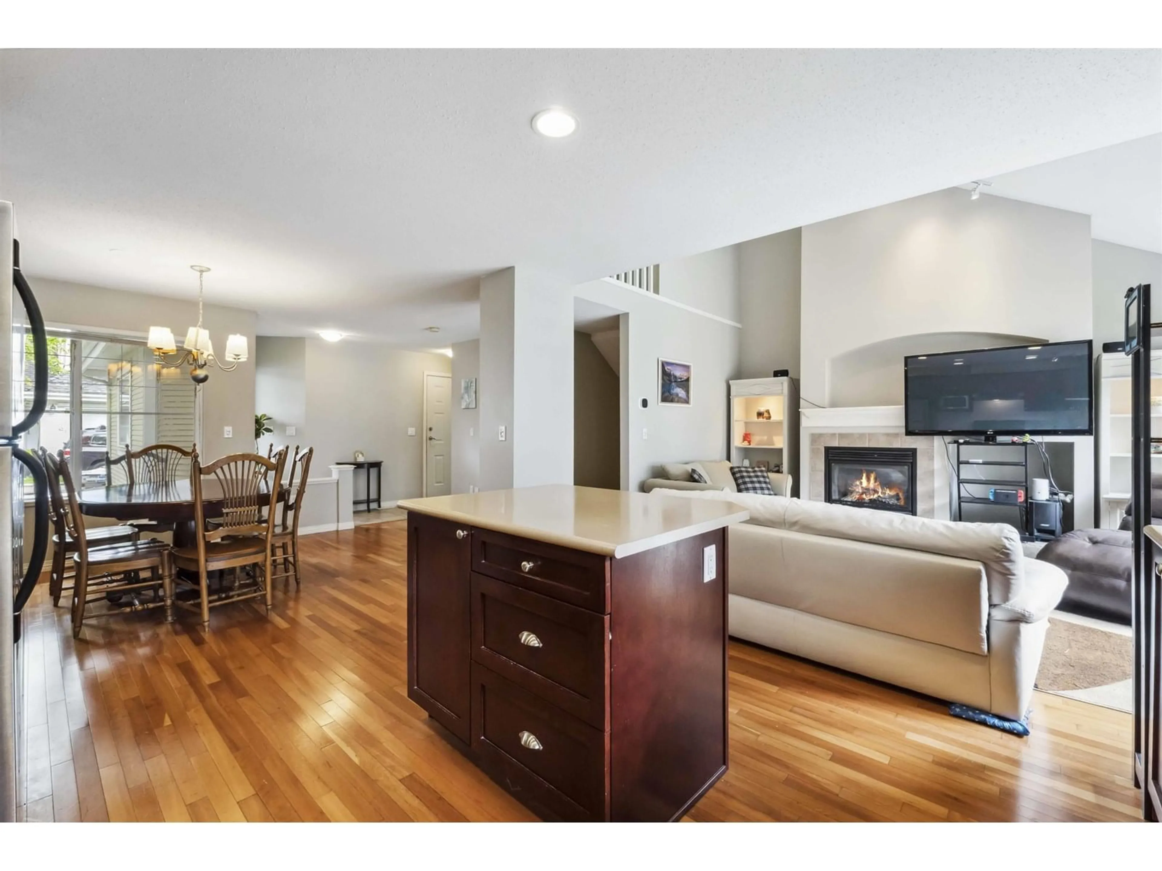 Open concept kitchen, wood/laminate floor for 46 - 17097 64, Surrey British Columbia V3S1Y5