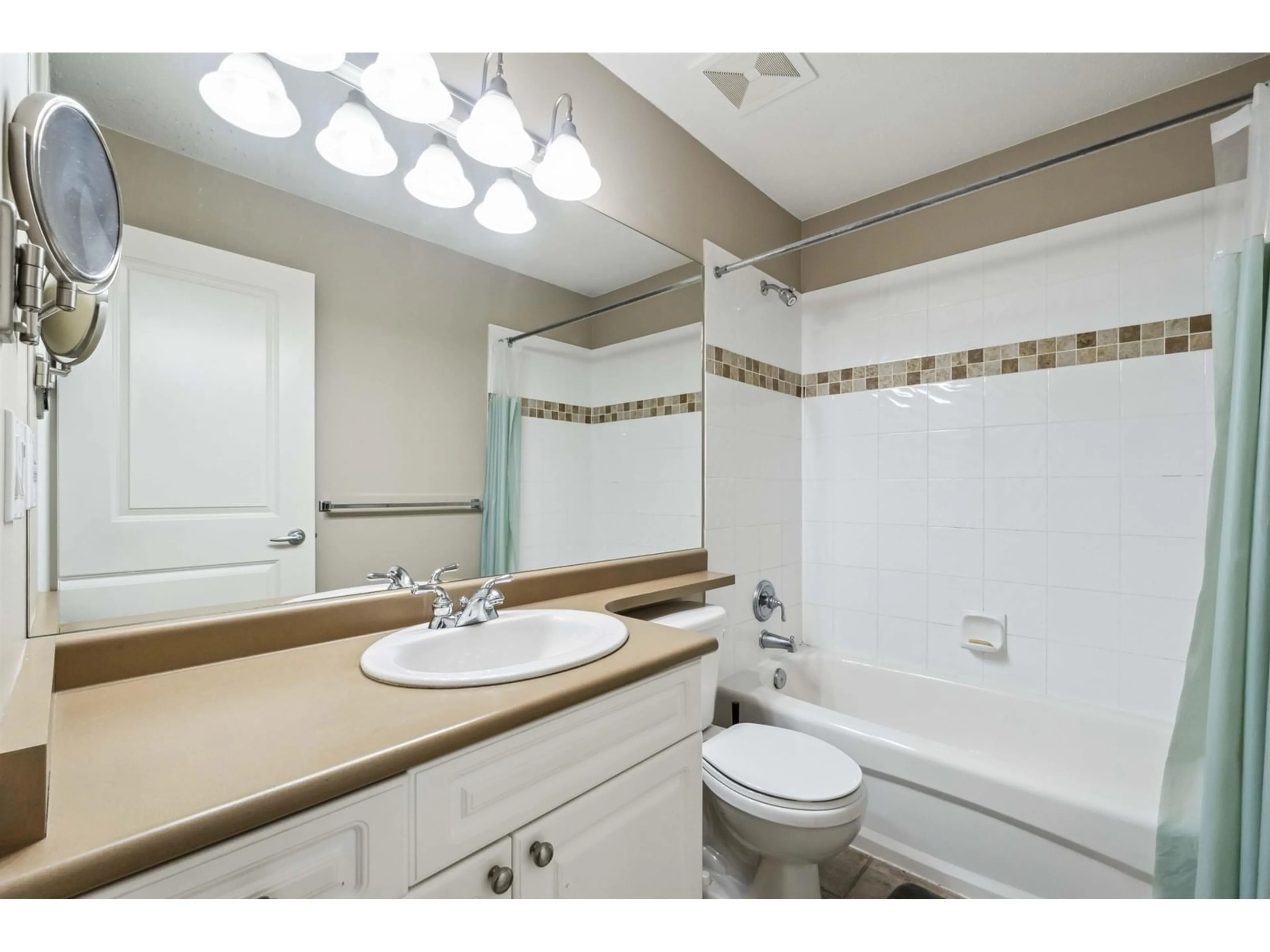 Standard bathroom, ceramic/tile floor for 46 - 17097 64, Surrey British Columbia V3S1Y5