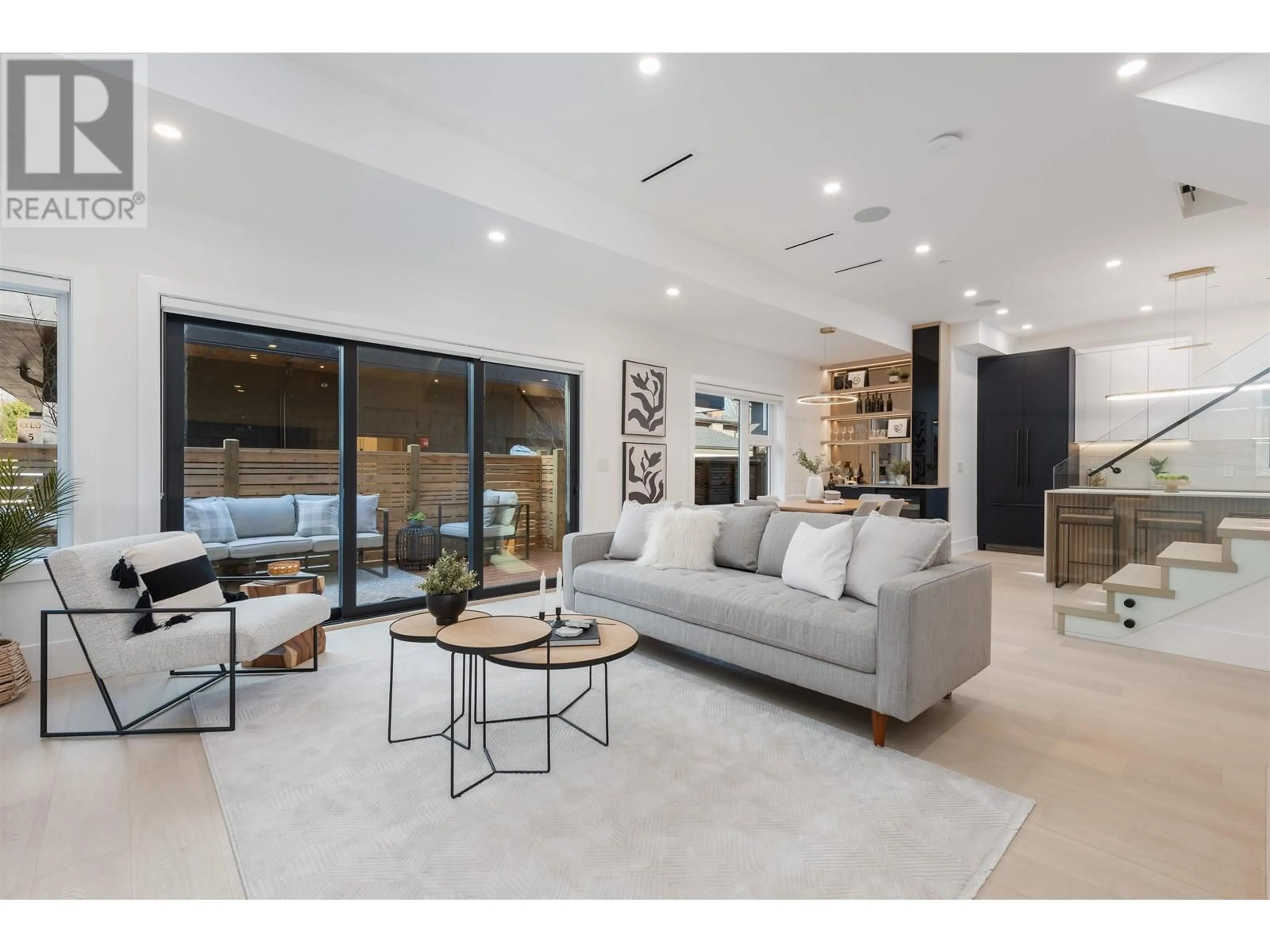 Living room with furniture, ceramic/tile floor for 4 - 373 33RD AVENUE, Vancouver British Columbia V5V2Z8