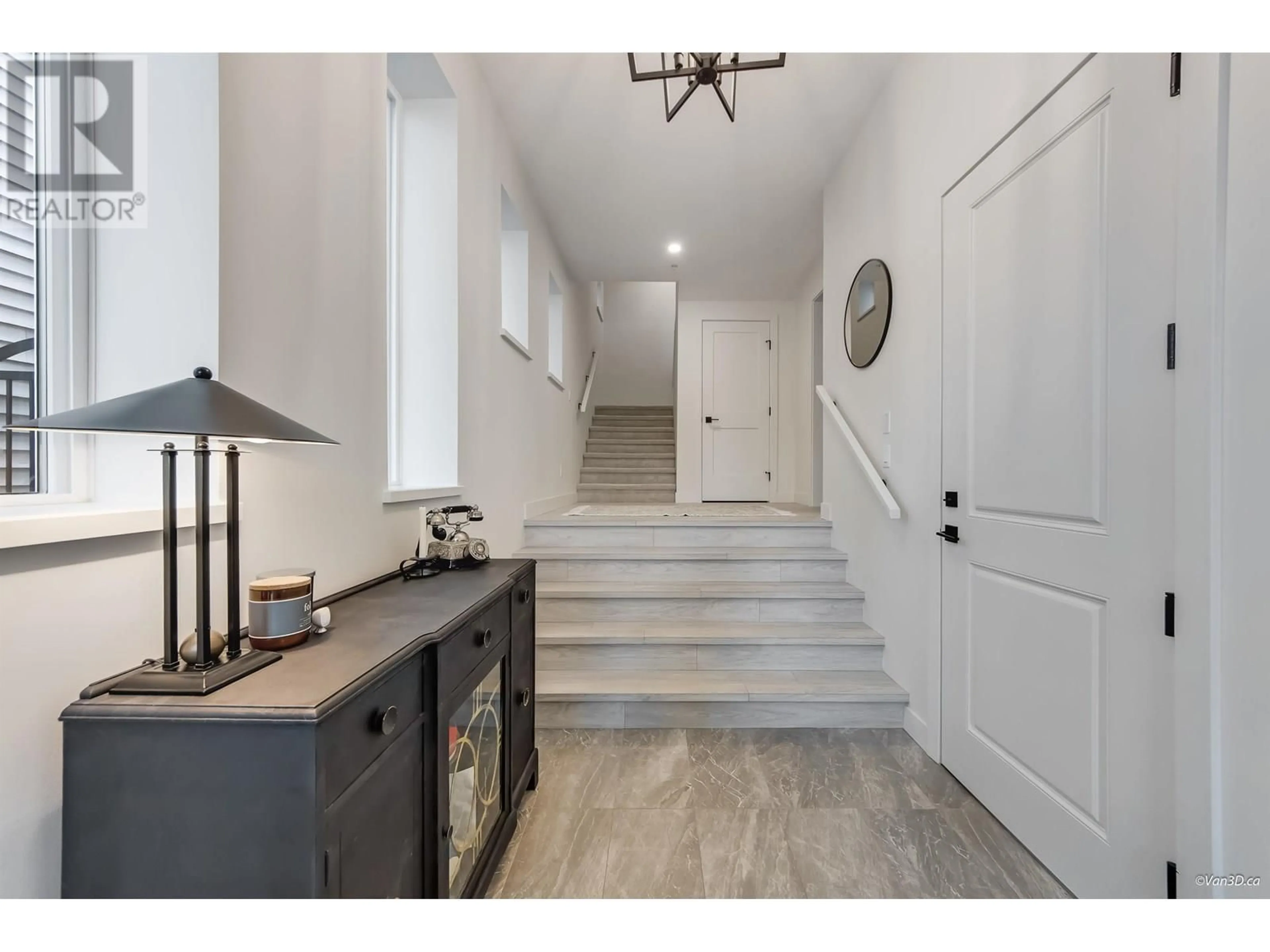 Indoor entryway for 14046 MIER DRIVE, Maple Ridge British Columbia V4R0G9
