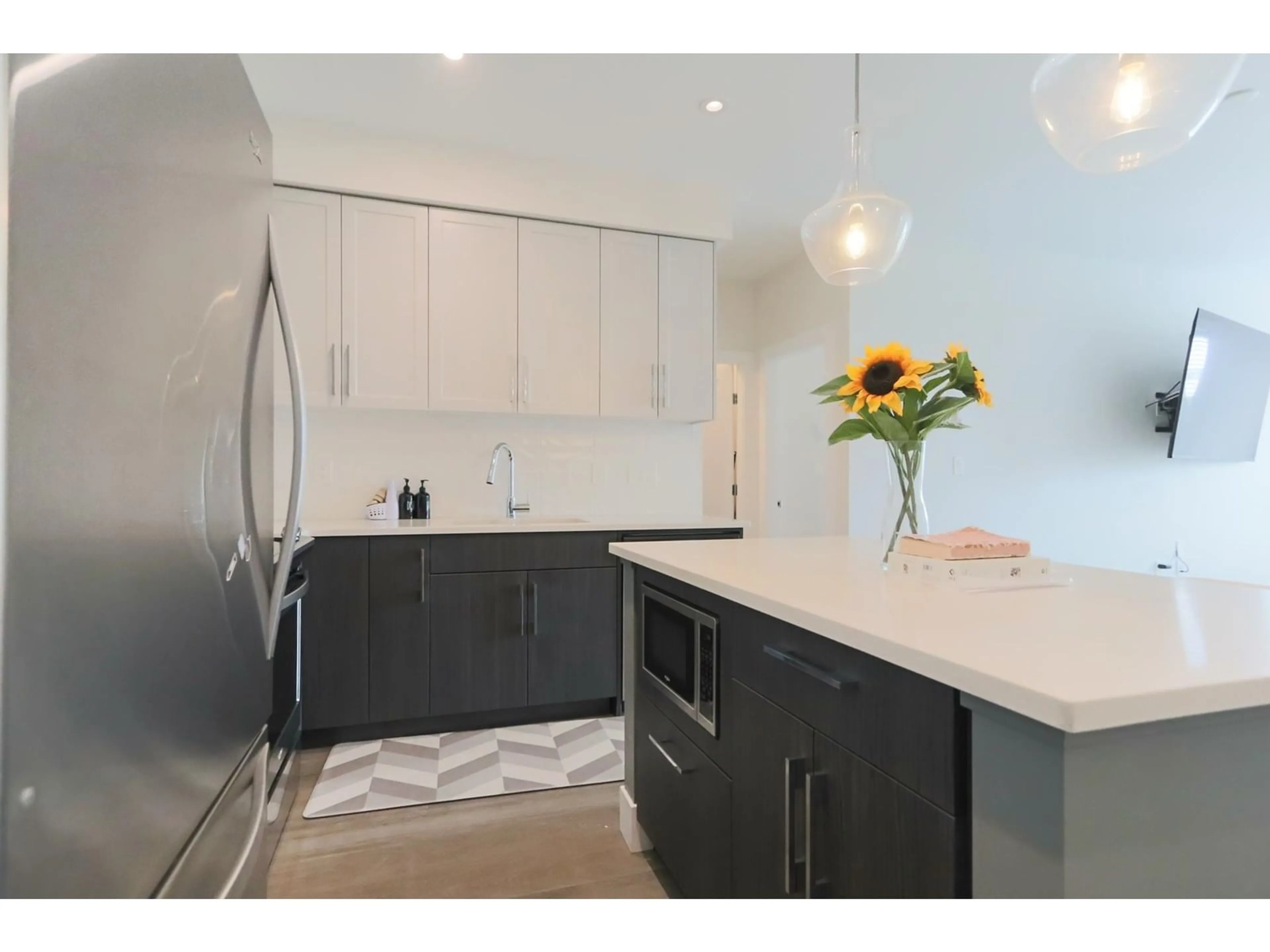 Contemporary kitchen, ceramic/tile floor for 310 - 32838 VENTURA, Abbotsford British Columbia V2S0M5