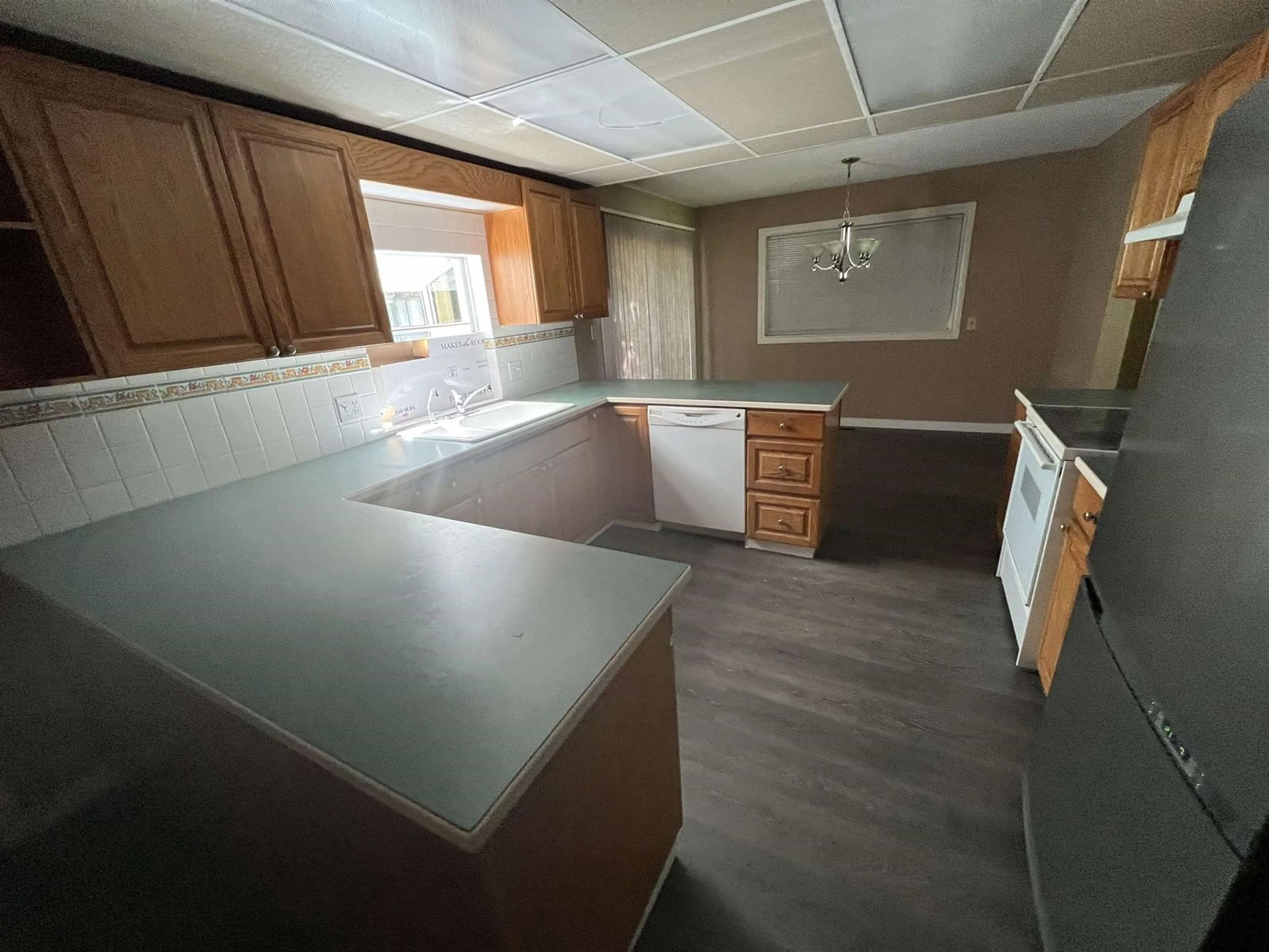 Standard kitchen, unknown for 14720 60, Surrey British Columbia V3S1R7