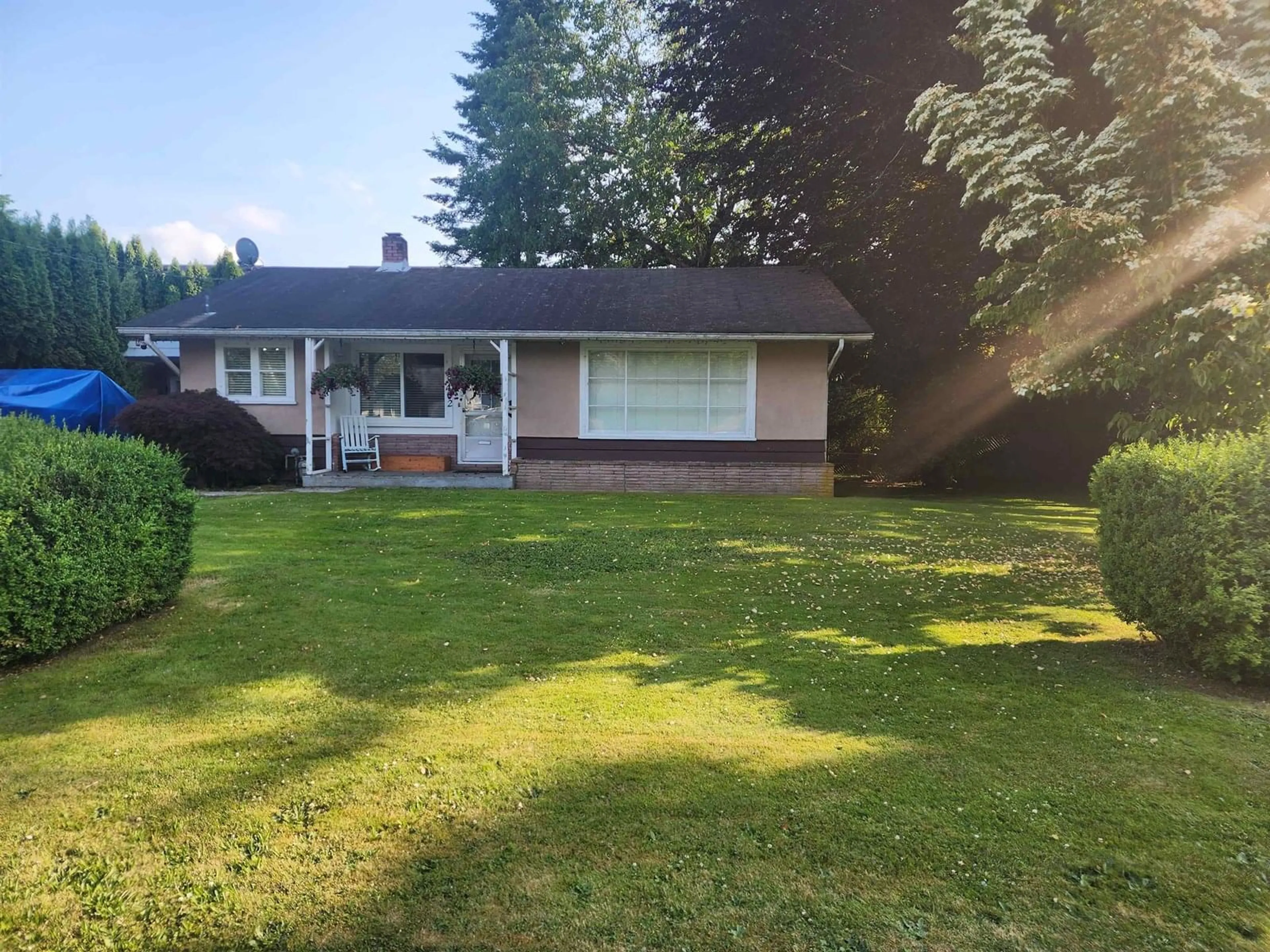 A pic from outside/outdoor area/front of a property/back of a property/a pic from drone, street for 45402 KIPP AVENUE, Chilliwack British Columbia V2P1Z4
