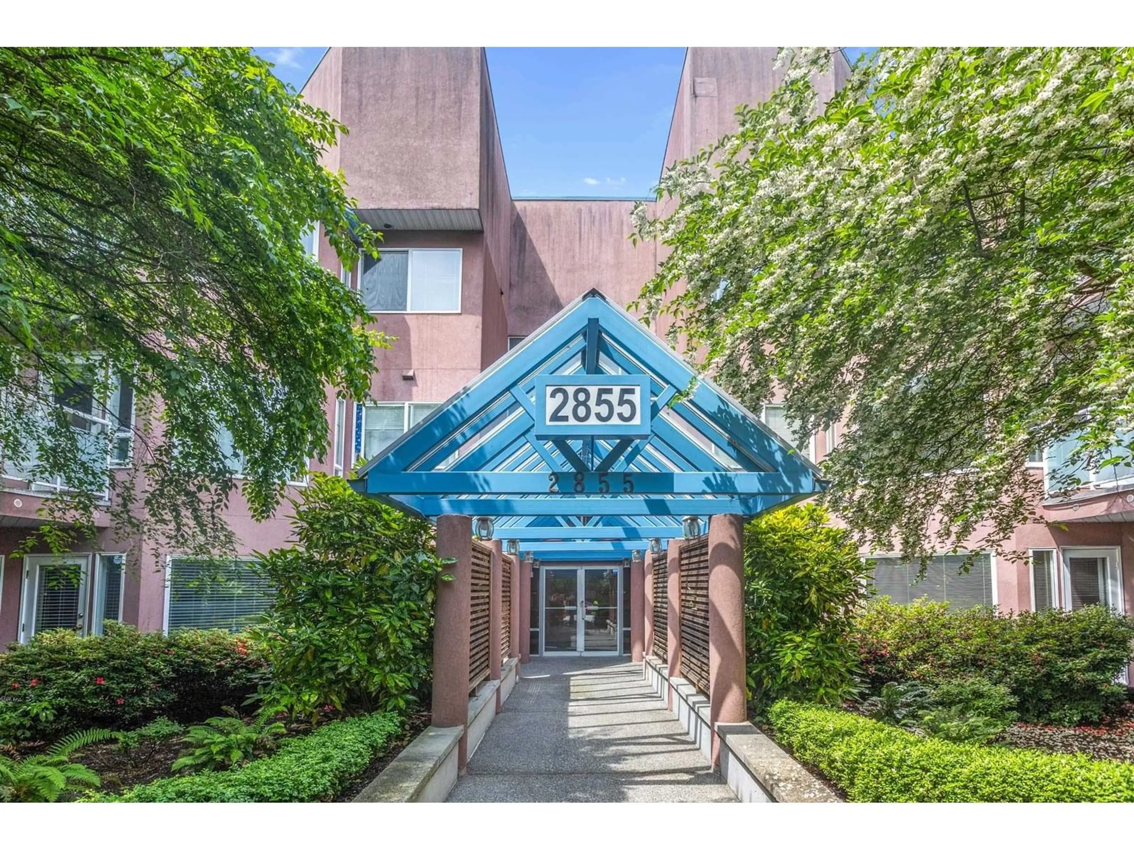 Indoor foyer for 202 - 2855 152, Surrey British Columbia V4P1H2