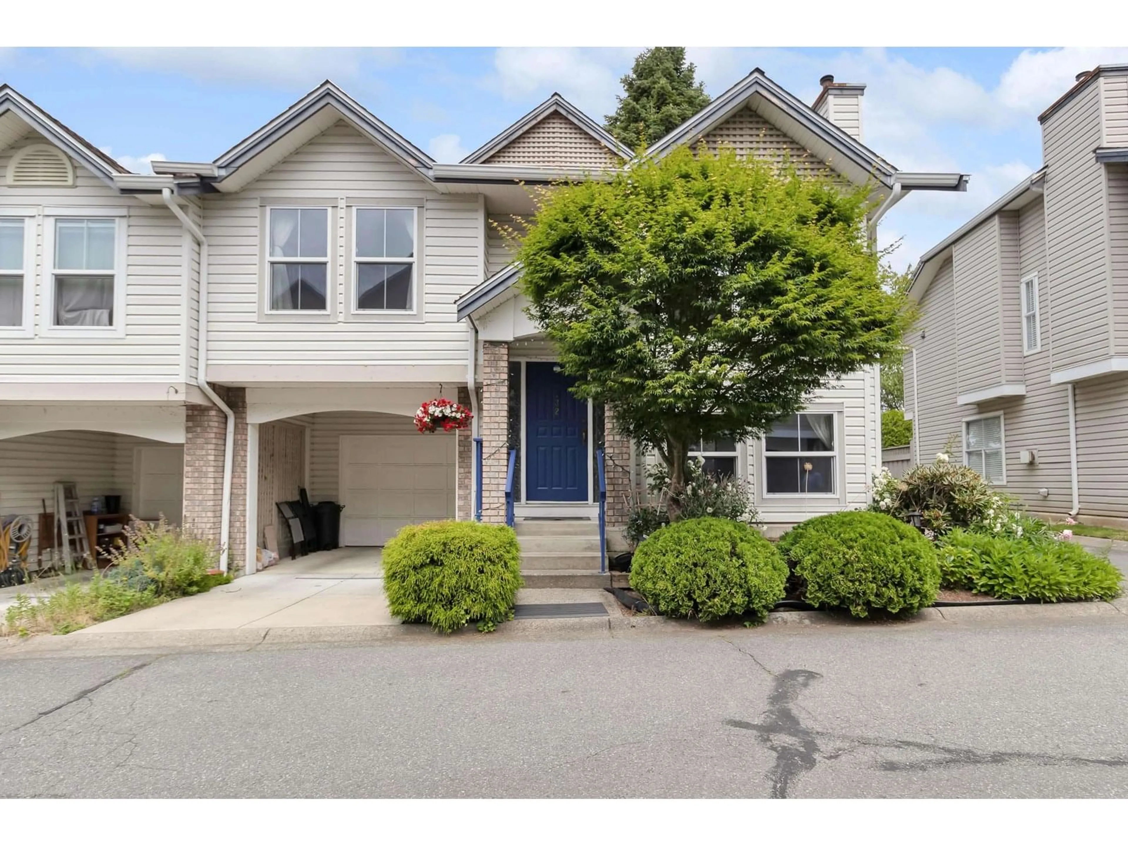 Home with vinyl exterior material, street for 32 - 8716 WALNUT GROVE, Langley British Columbia V1M2K2