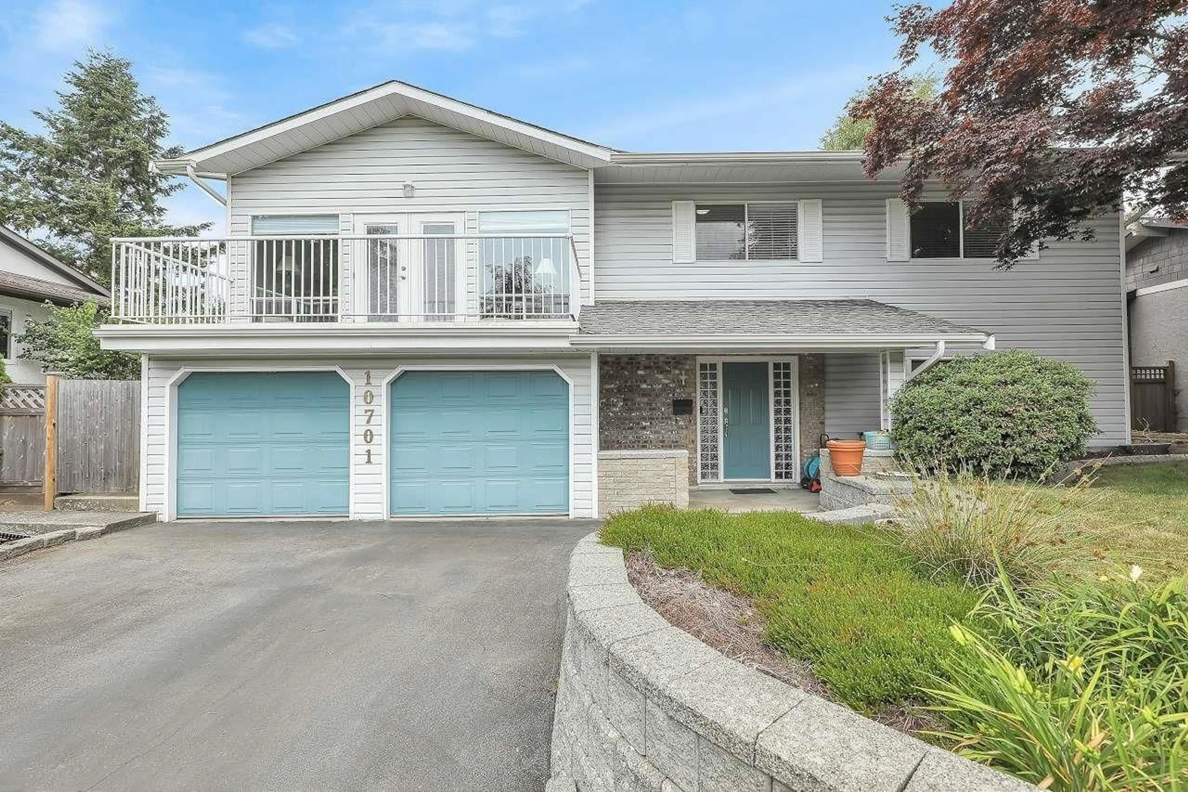 Home with vinyl exterior material, street for 10701 HERMOSA, Delta British Columbia V4C6S8