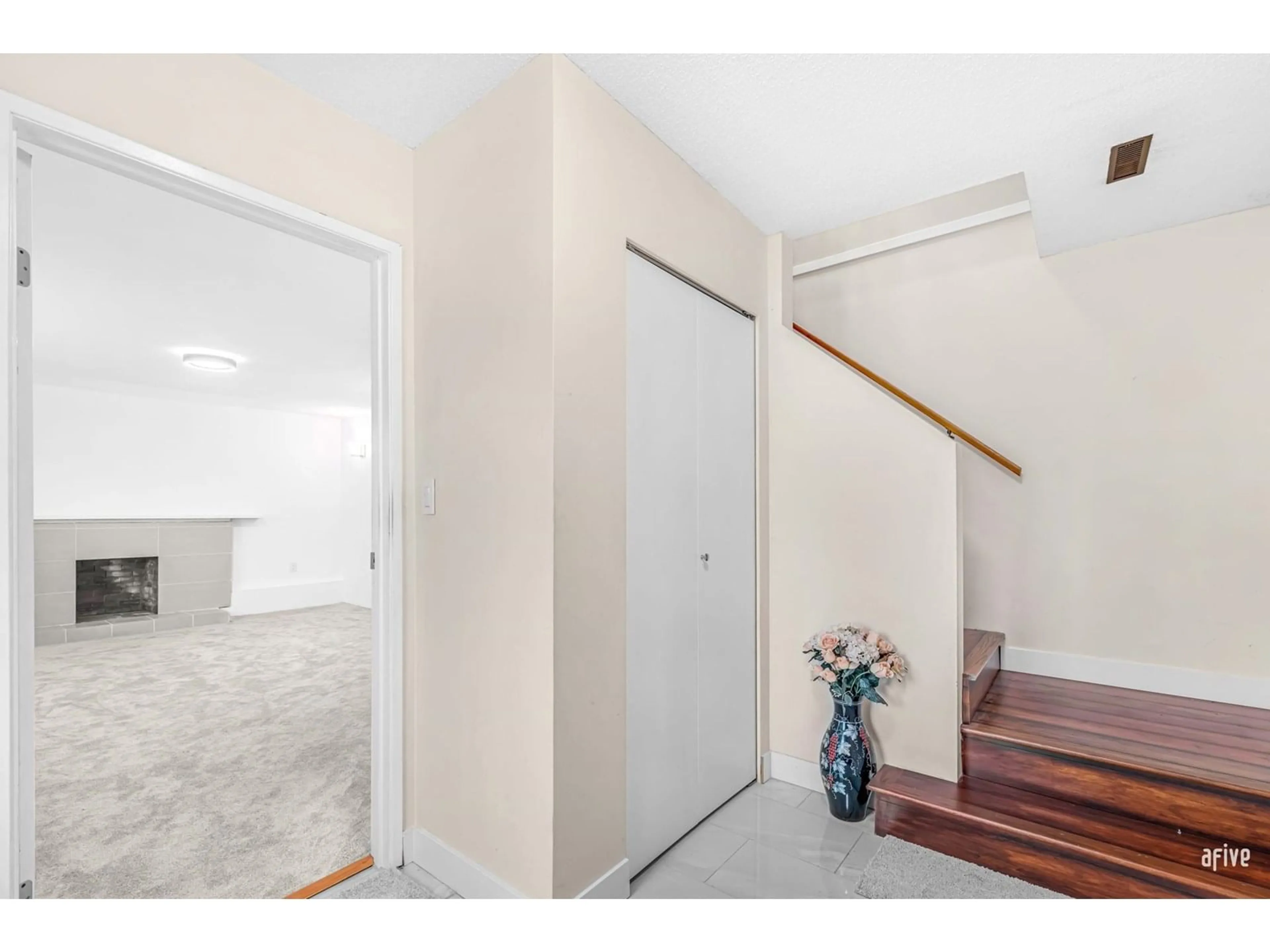 Indoor entryway for 11644 74, Delta British Columbia V4C1E8
