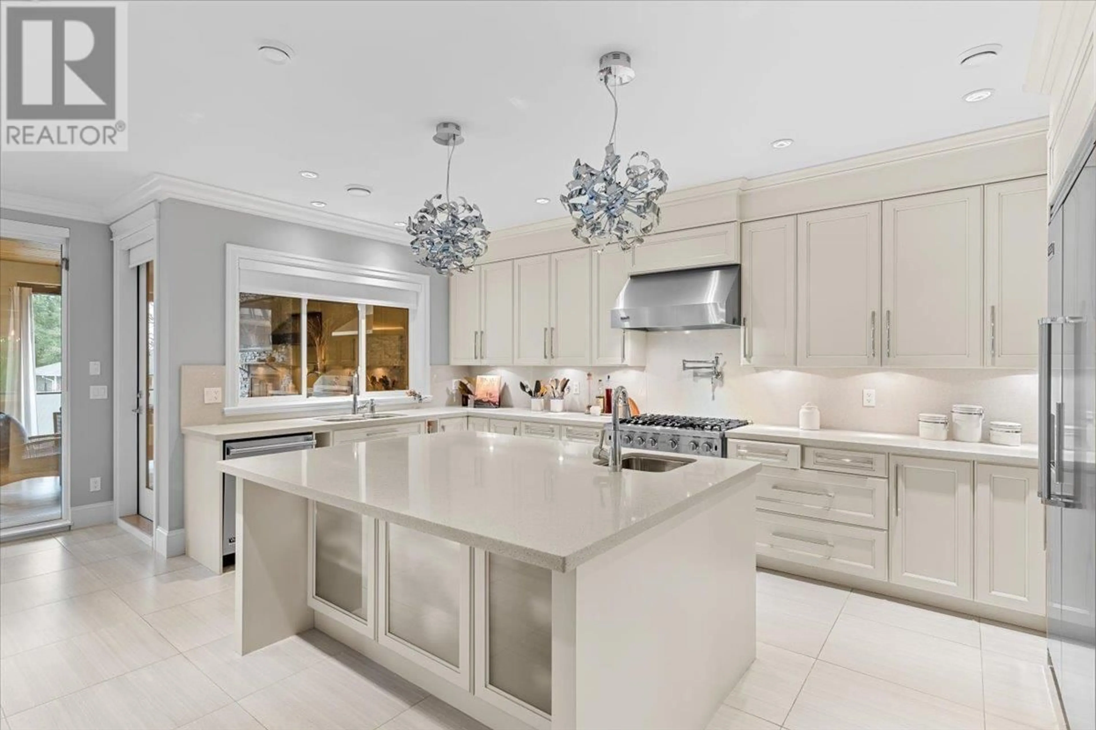Contemporary kitchen, ceramic/tile floor for 7158 RIDGEVIEW DRIVE, Burnaby British Columbia V5A4V3