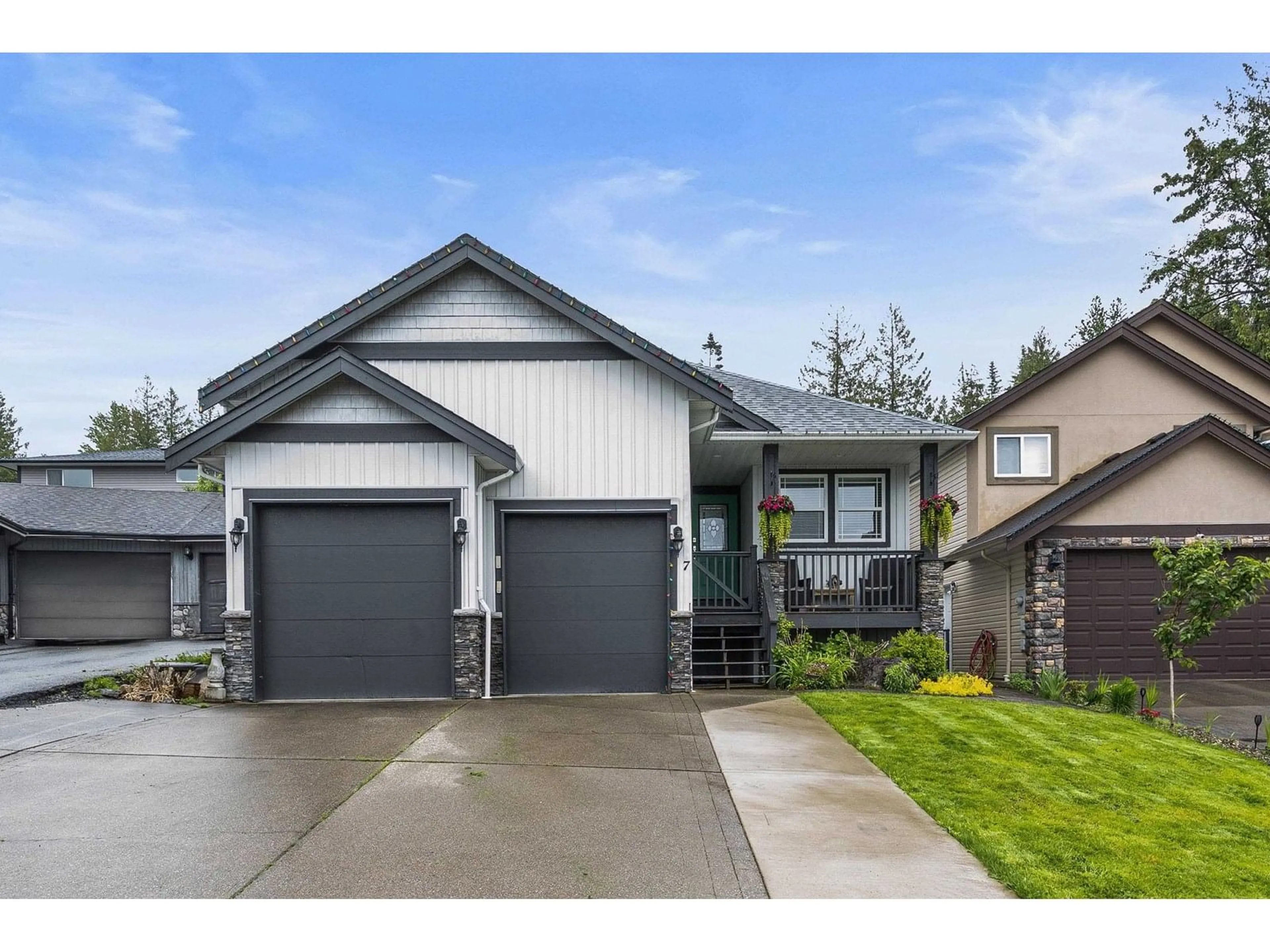 Home with vinyl exterior material, street for 7 - 46450 VALLEYVIEW ROAD, Chilliwack British Columbia V2R0A9