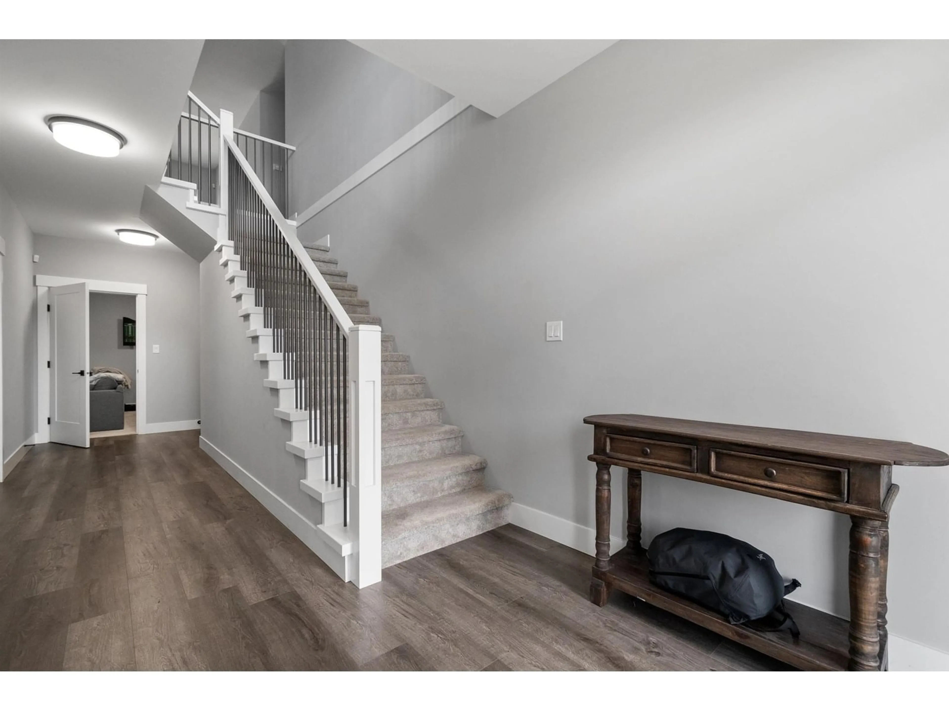 Indoor entryway for 23 - 50778 LEDGESTONE PLACE, Chilliwack British Columbia V2P0E7