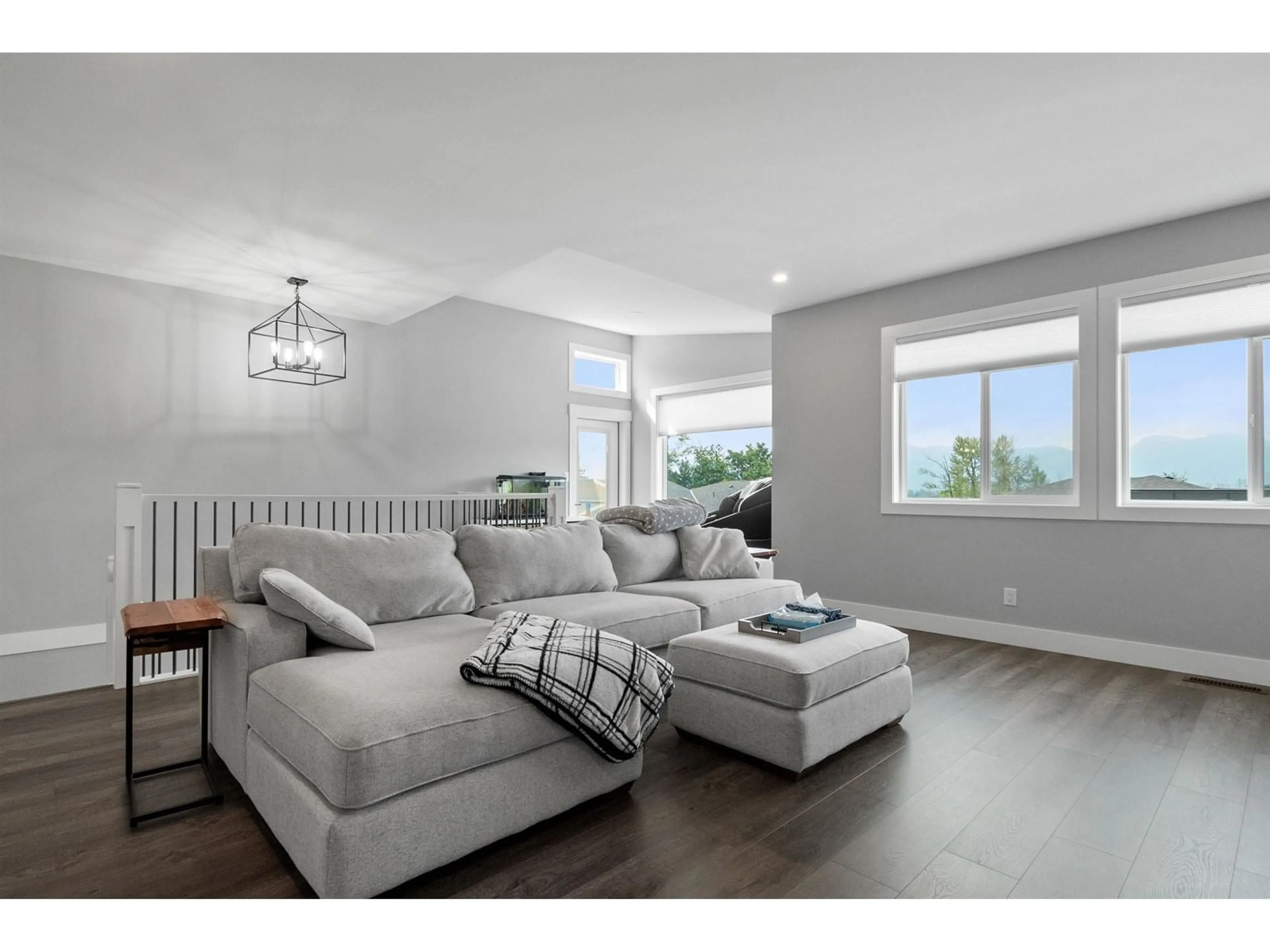 Living room with furniture, wood/laminate floor for 23 - 50778 LEDGESTONE PLACE, Chilliwack British Columbia V2P0E7