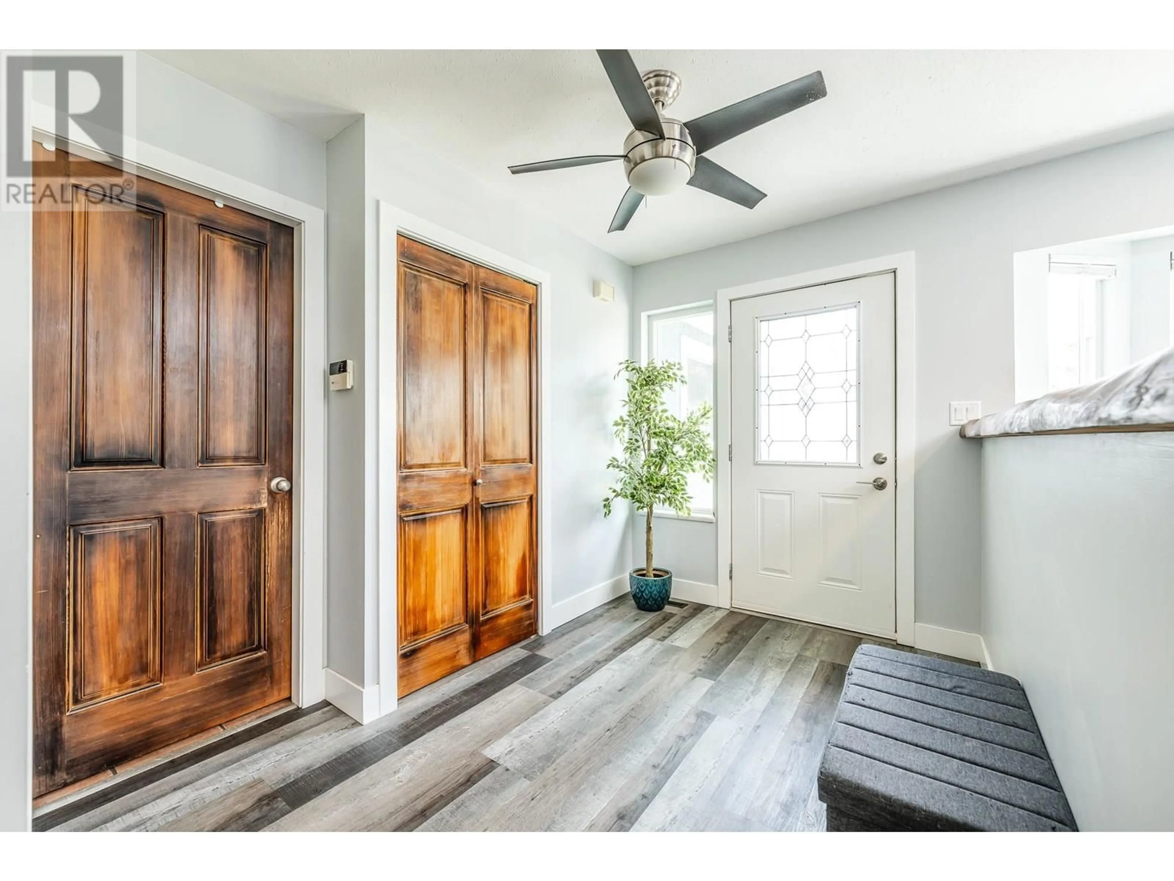 Indoor entryway for 1003 PIA ROAD, Squamish British Columbia V0N1T0