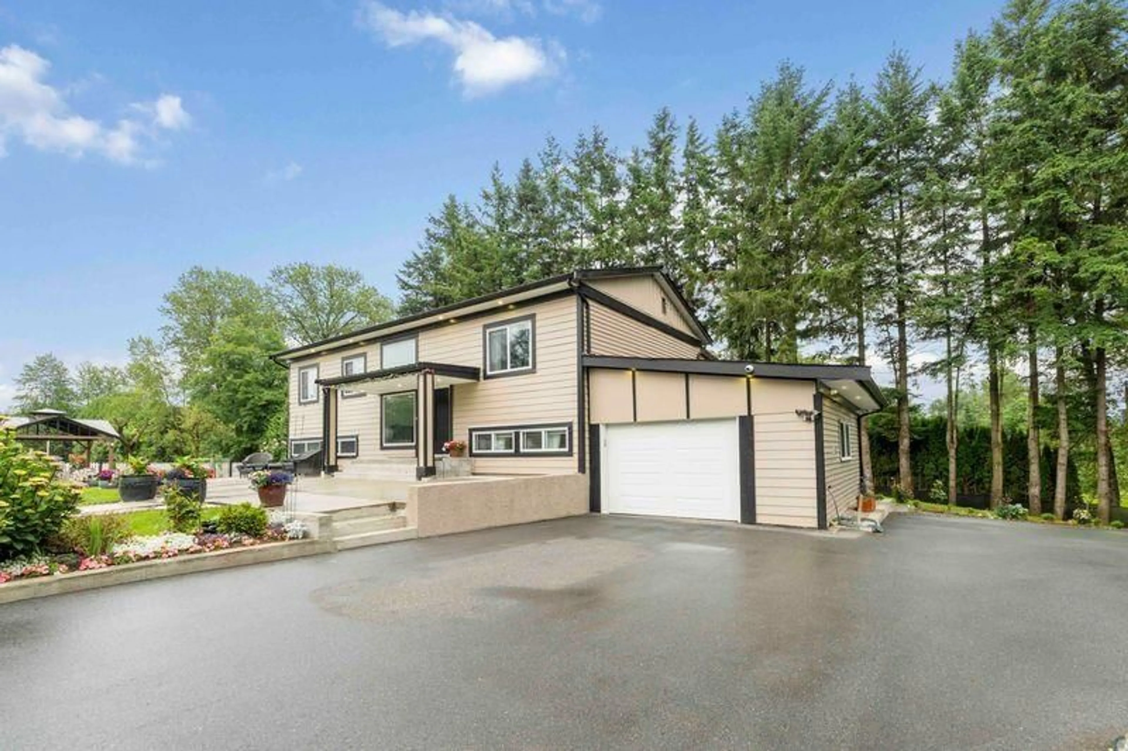 Home with vinyl exterior material, unknown for 1770 252, Langley British Columbia V4W2E3