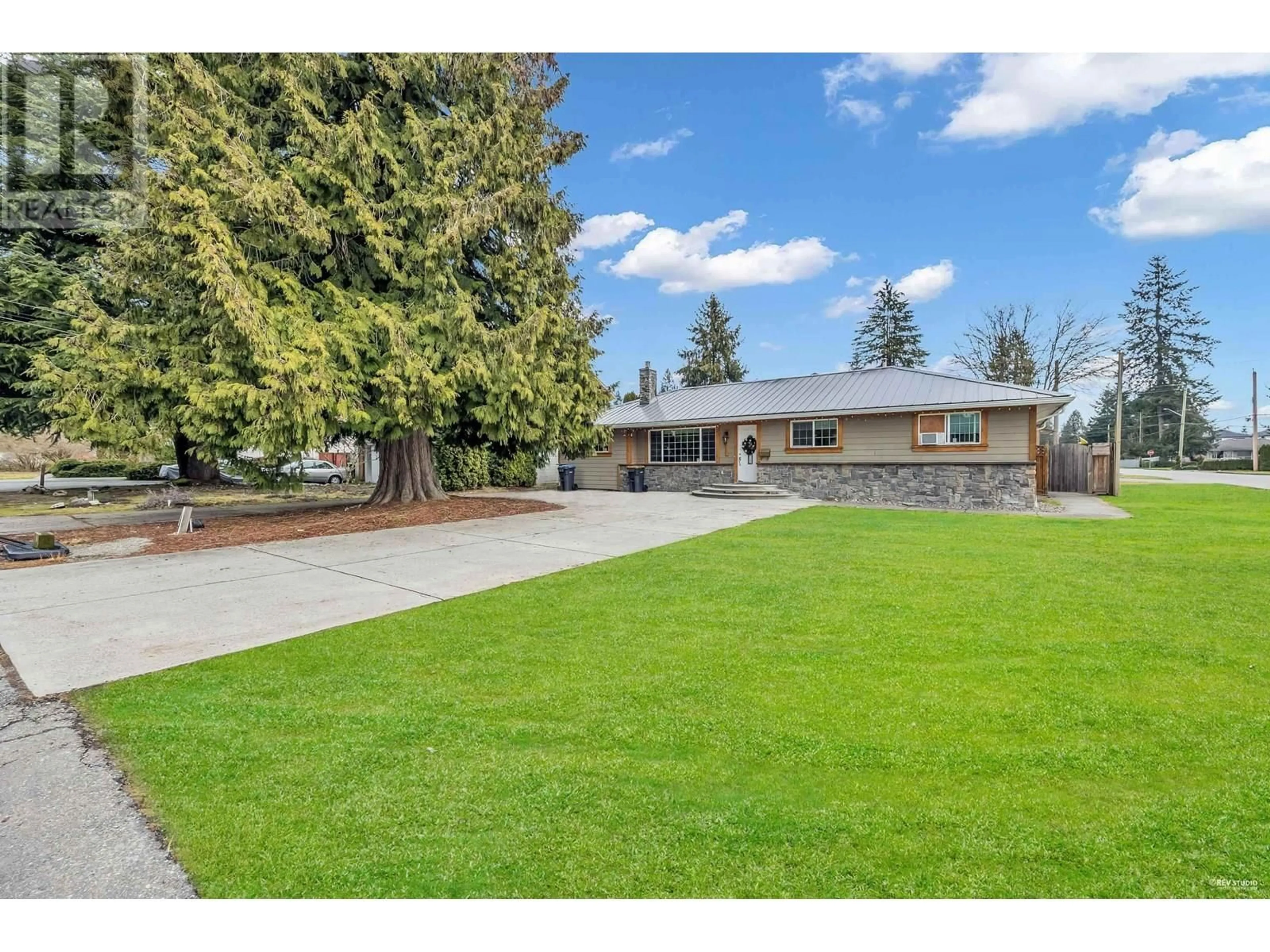 A pic from outside/outdoor area/front of a property/back of a property/a pic from drone, street for 3624 FLINT STREET, Port Coquitlam British Columbia V3B4J8
