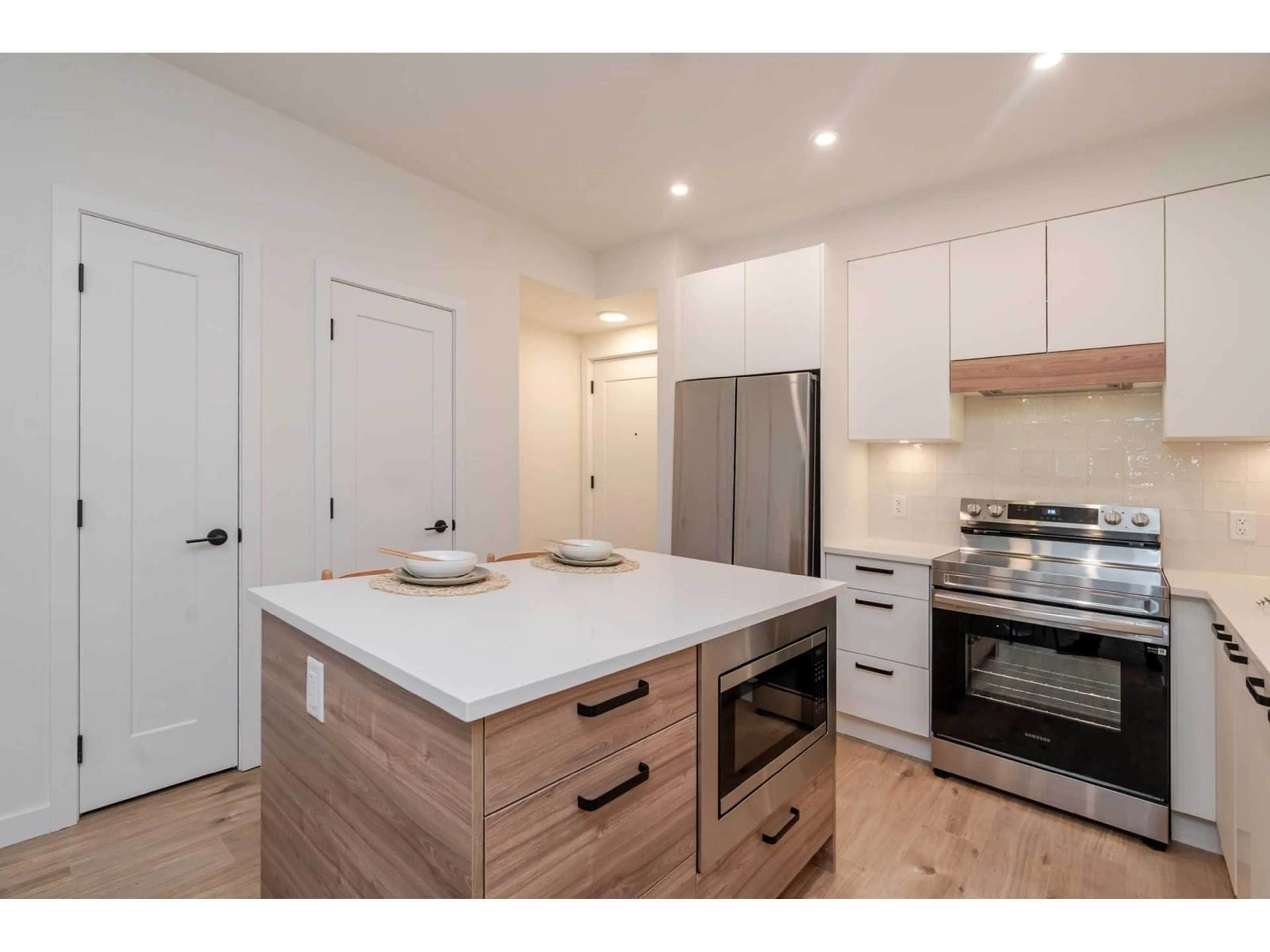 Open concept kitchen, wood/laminate floor for 202 - 33920 BEST, Mission British Columbia V2V7A4
