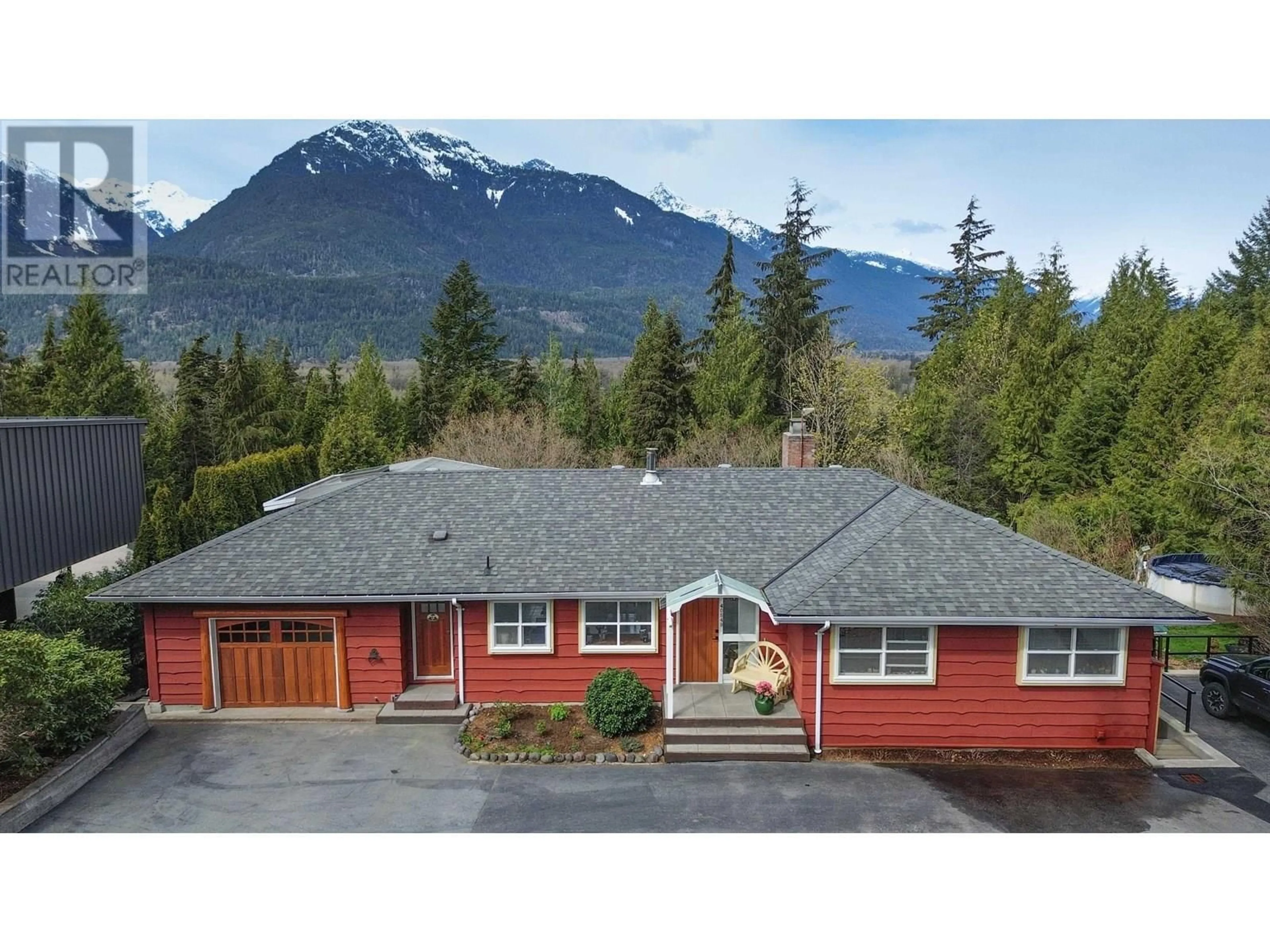 A pic from outside/outdoor area/front of a property/back of a property/a pic from drone, mountain view for 40549 AYR DRIVE, Squamish British Columbia V0N1T0
