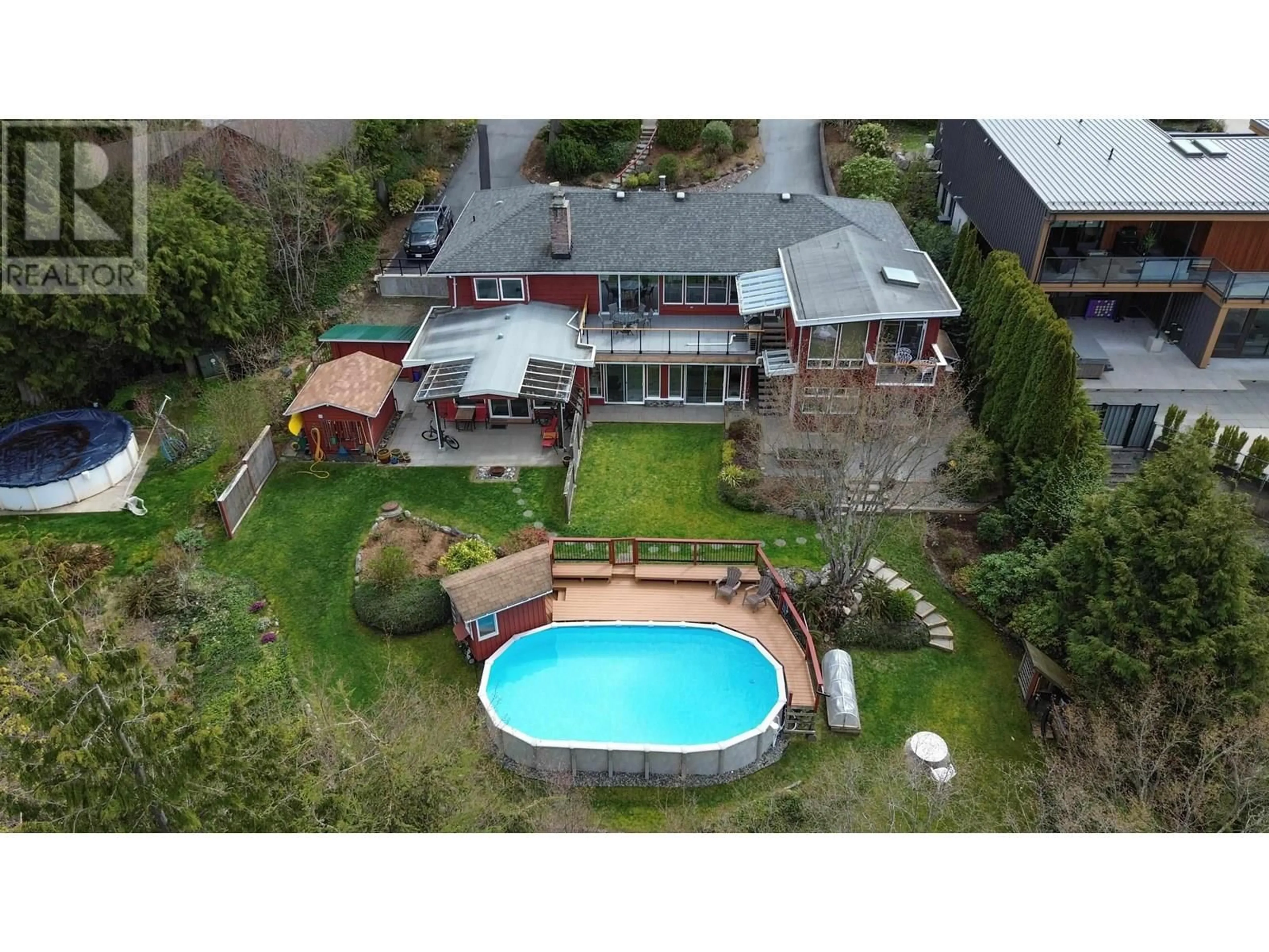 A pic from outside/outdoor area/front of a property/back of a property/a pic from drone, unknown for 40549 AYR DRIVE, Squamish British Columbia V0N1T0
