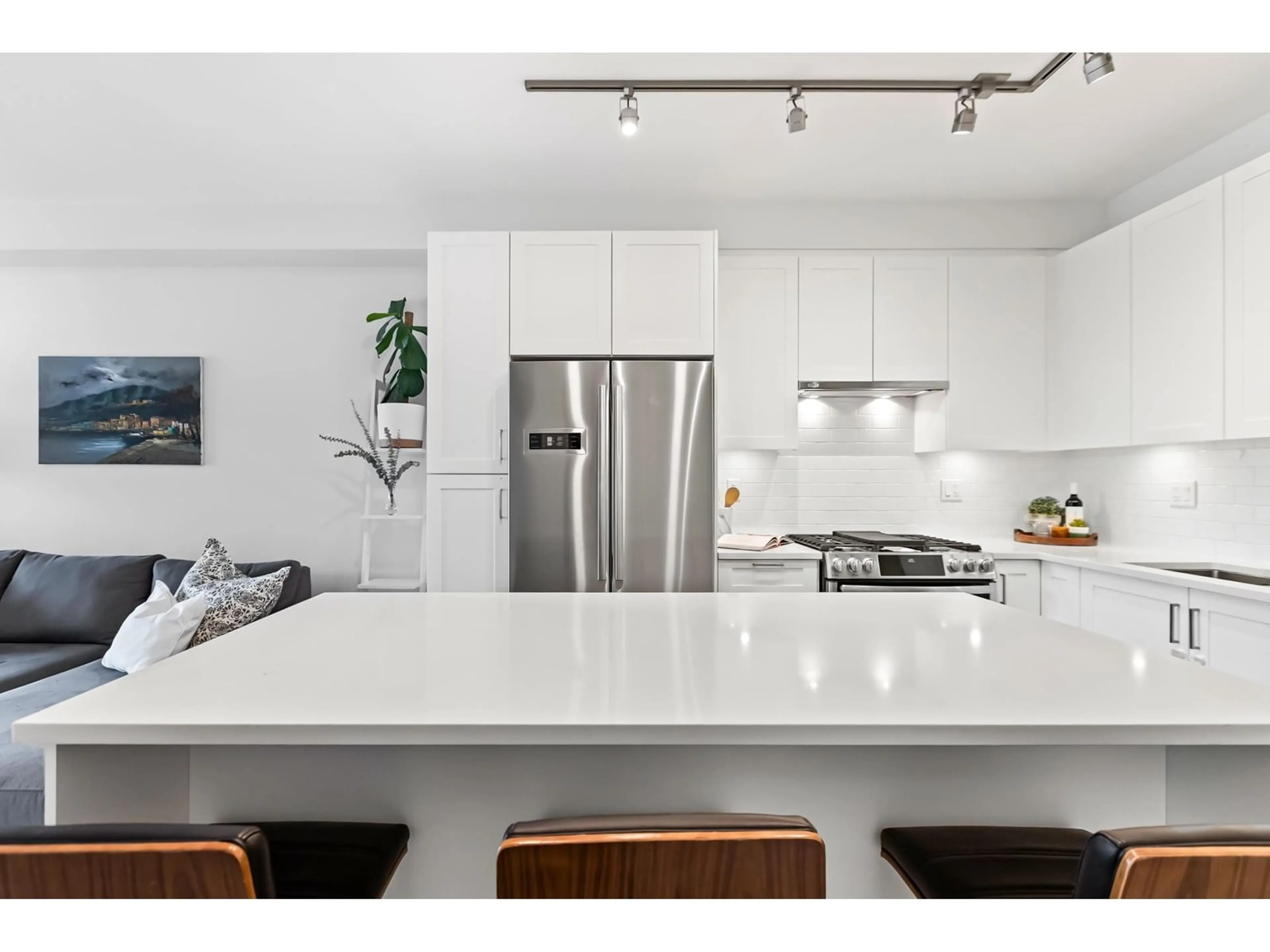 Contemporary kitchen, unknown for 322 - 20673 78, Langley British Columbia V2Y3K1