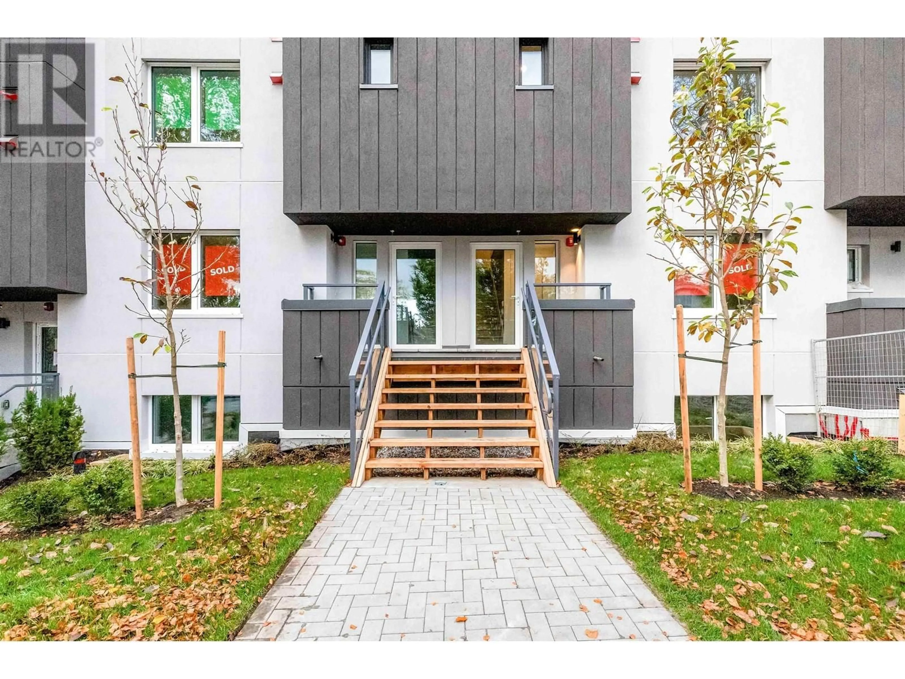 Unknown for 2069 1ST AVENUE, Vancouver British Columbia V5N1B6