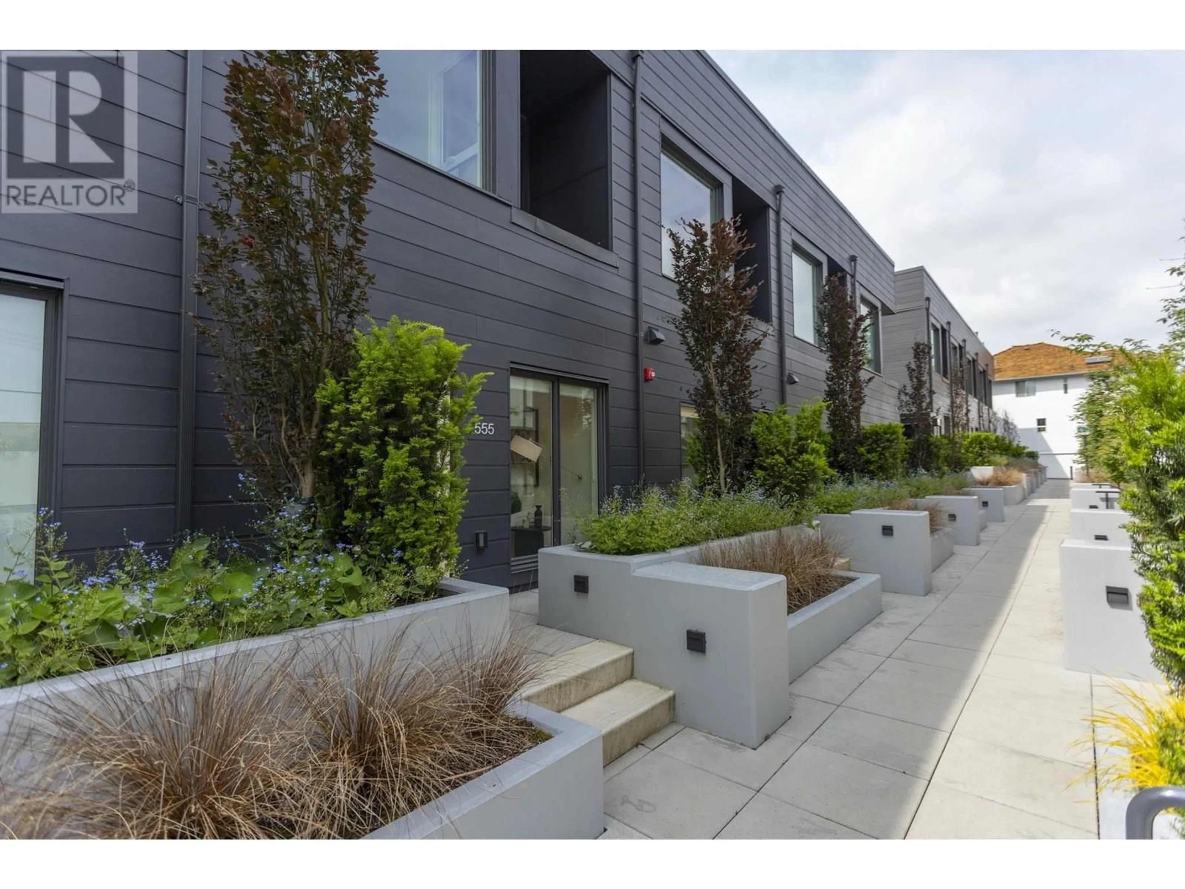 Patio, street for 557 26TH AVENUE, Vancouver British Columbia V5Z2E4