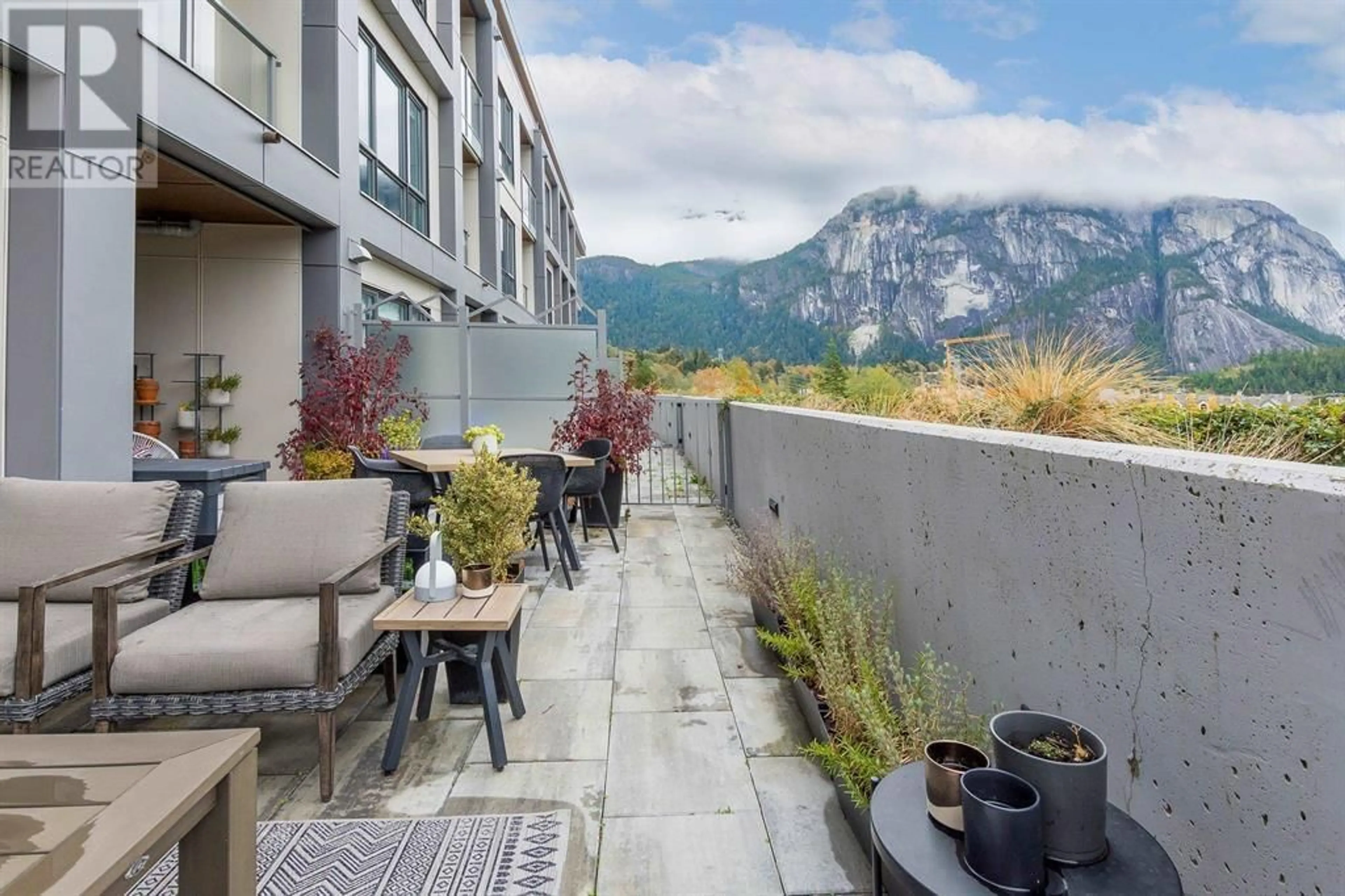 Patio, mountain view for 421 - 38362 BUCKLEY AVENUE, Squamish British Columbia V8B0J8