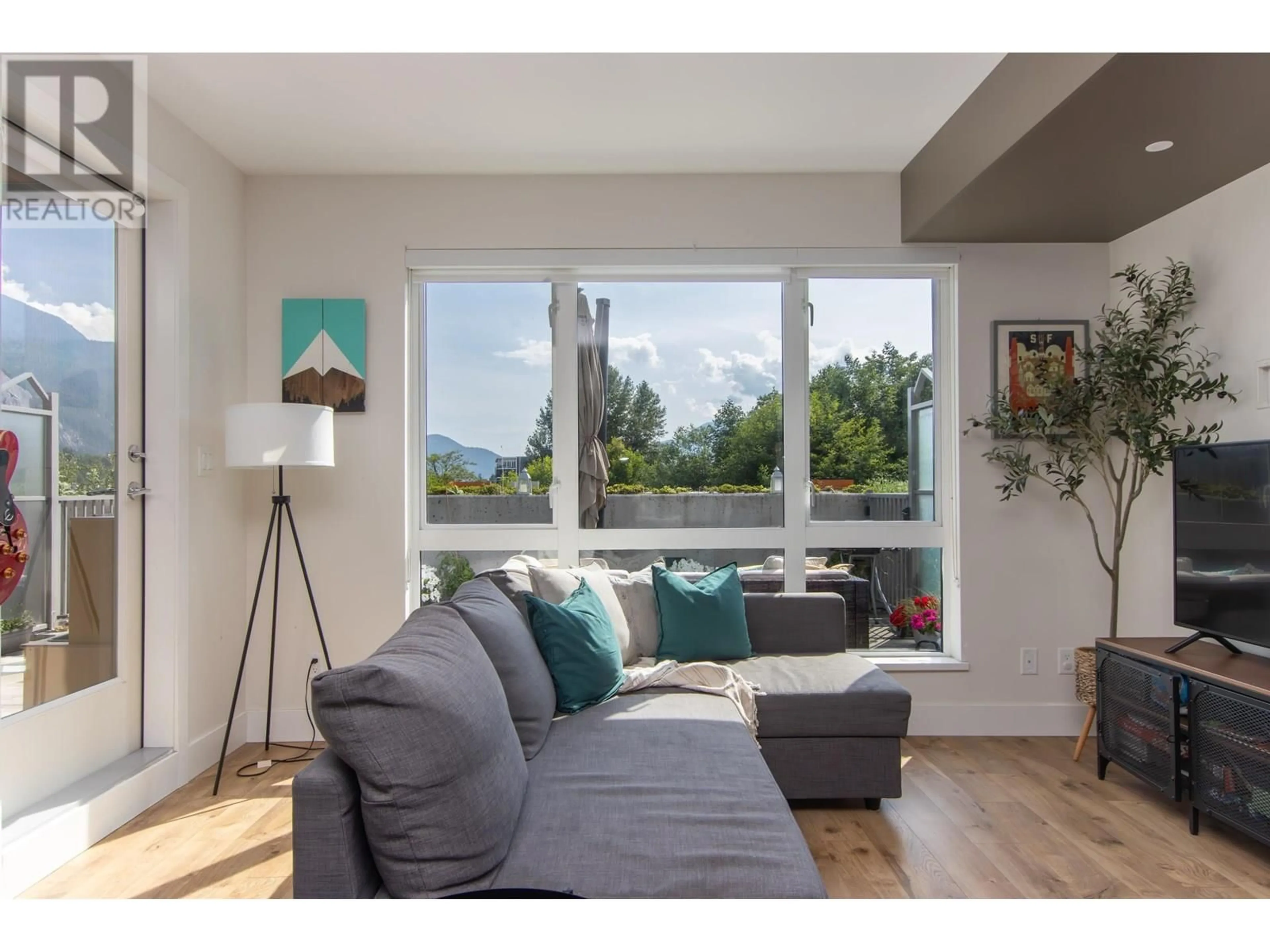Living room with furniture, wood/laminate floor for 421 - 38362 BUCKLEY AVENUE, Squamish British Columbia V8B0J8