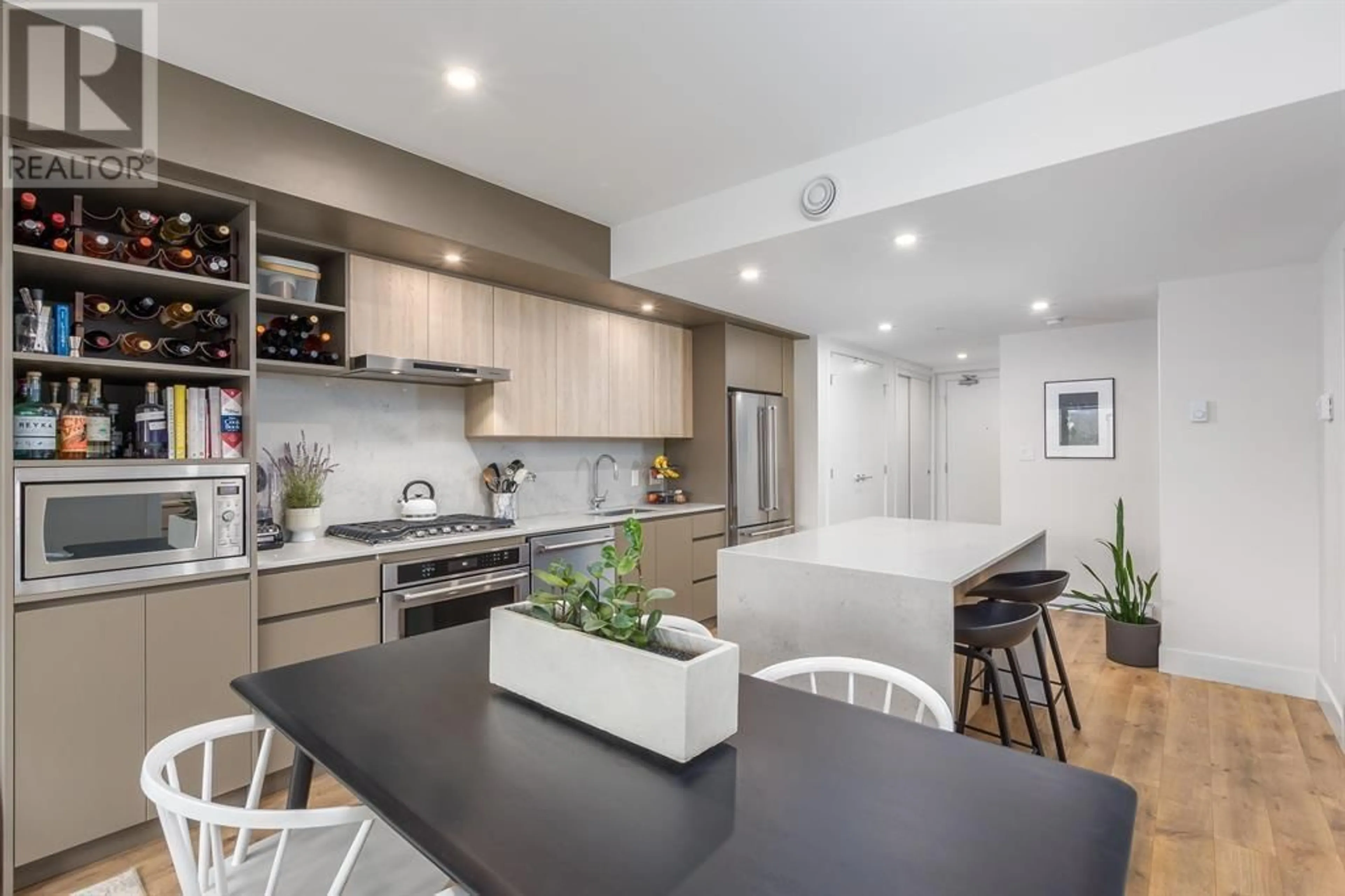 Contemporary kitchen, unknown for 421 - 38362 BUCKLEY AVENUE, Squamish British Columbia V8B0J8