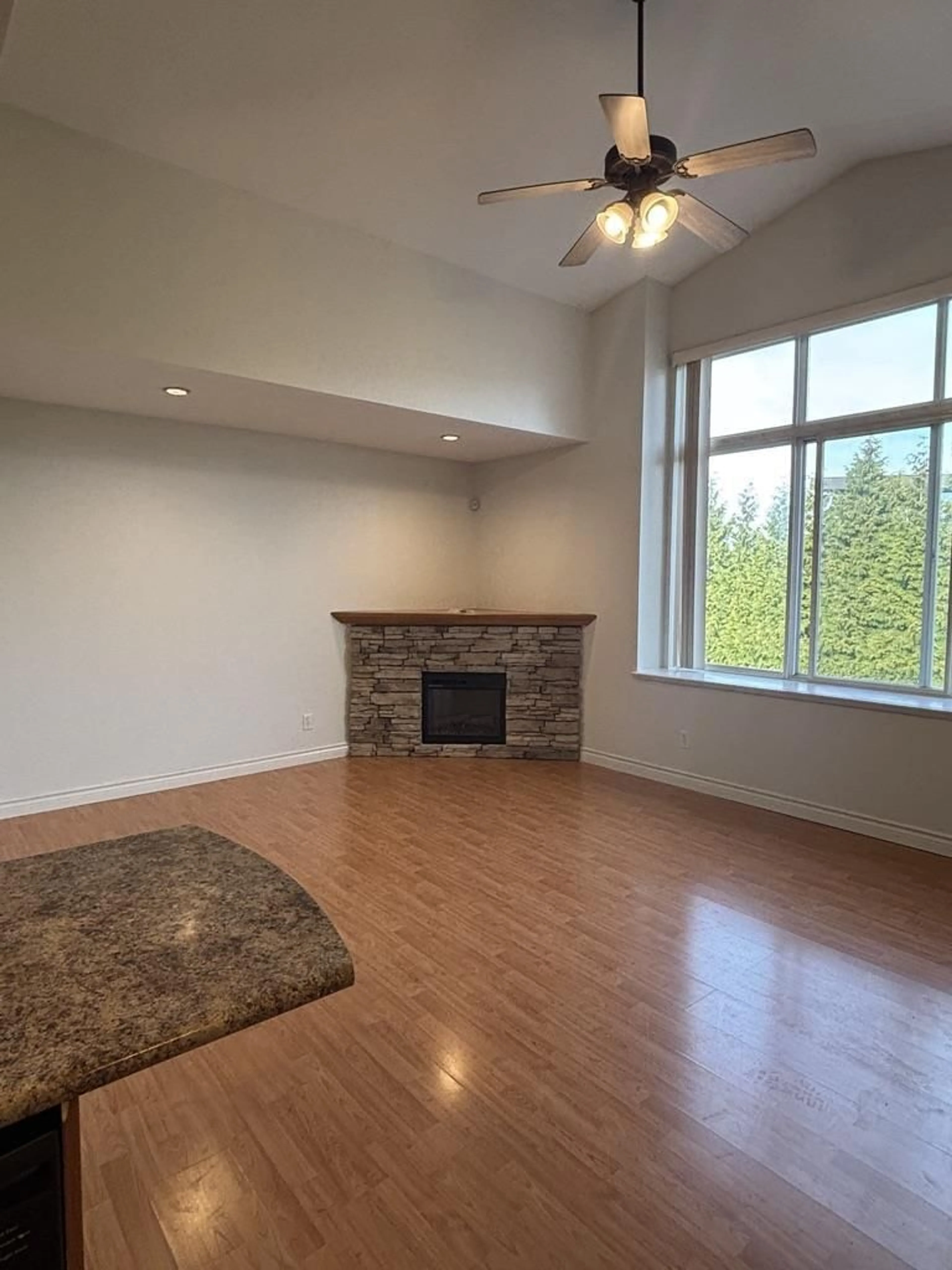 A pic of a room for 201 - 2828 152, Surrey British Columbia V4P1G6