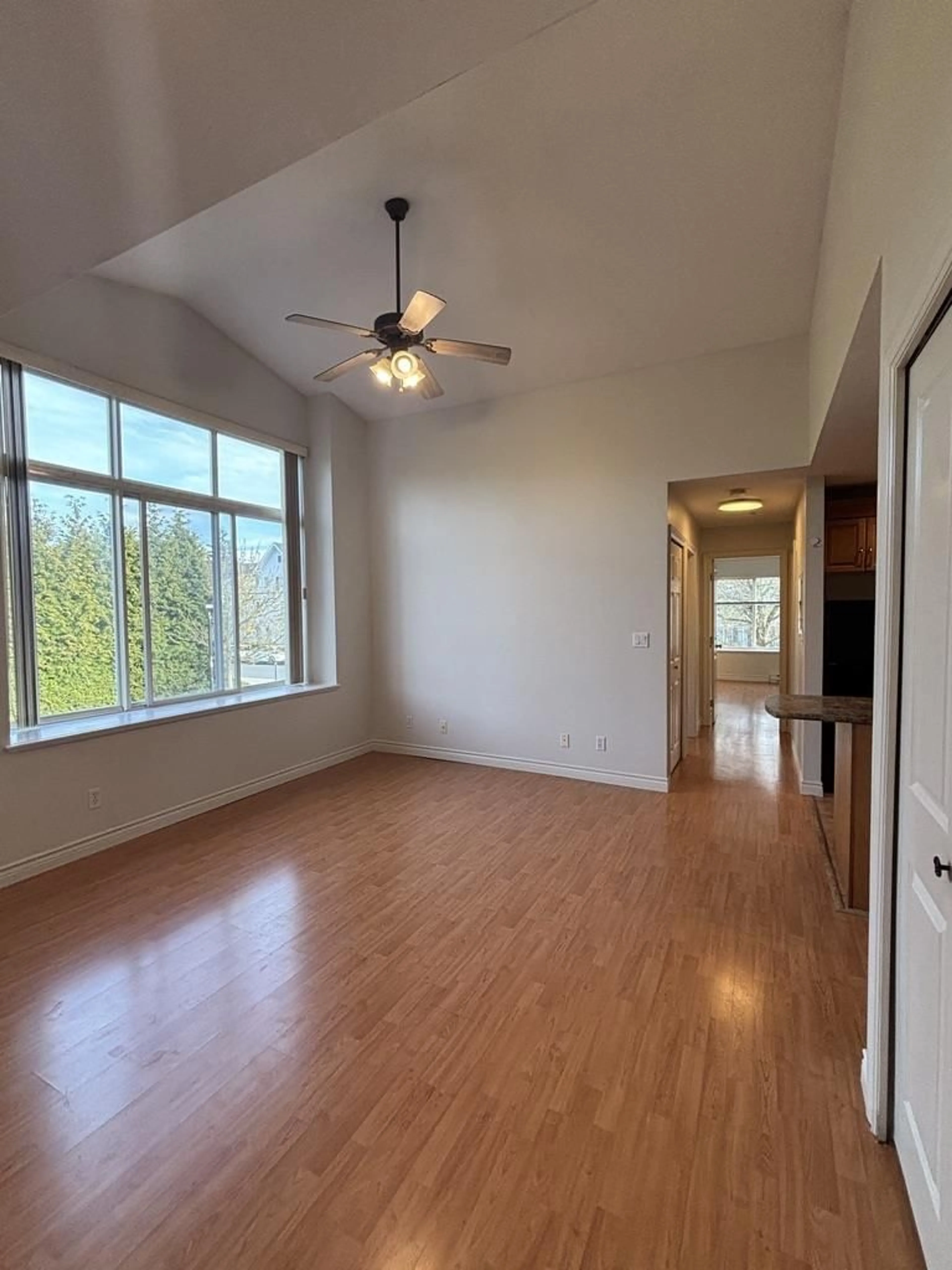 A pic of a room for 201 - 2828 152, Surrey British Columbia V4P1G6