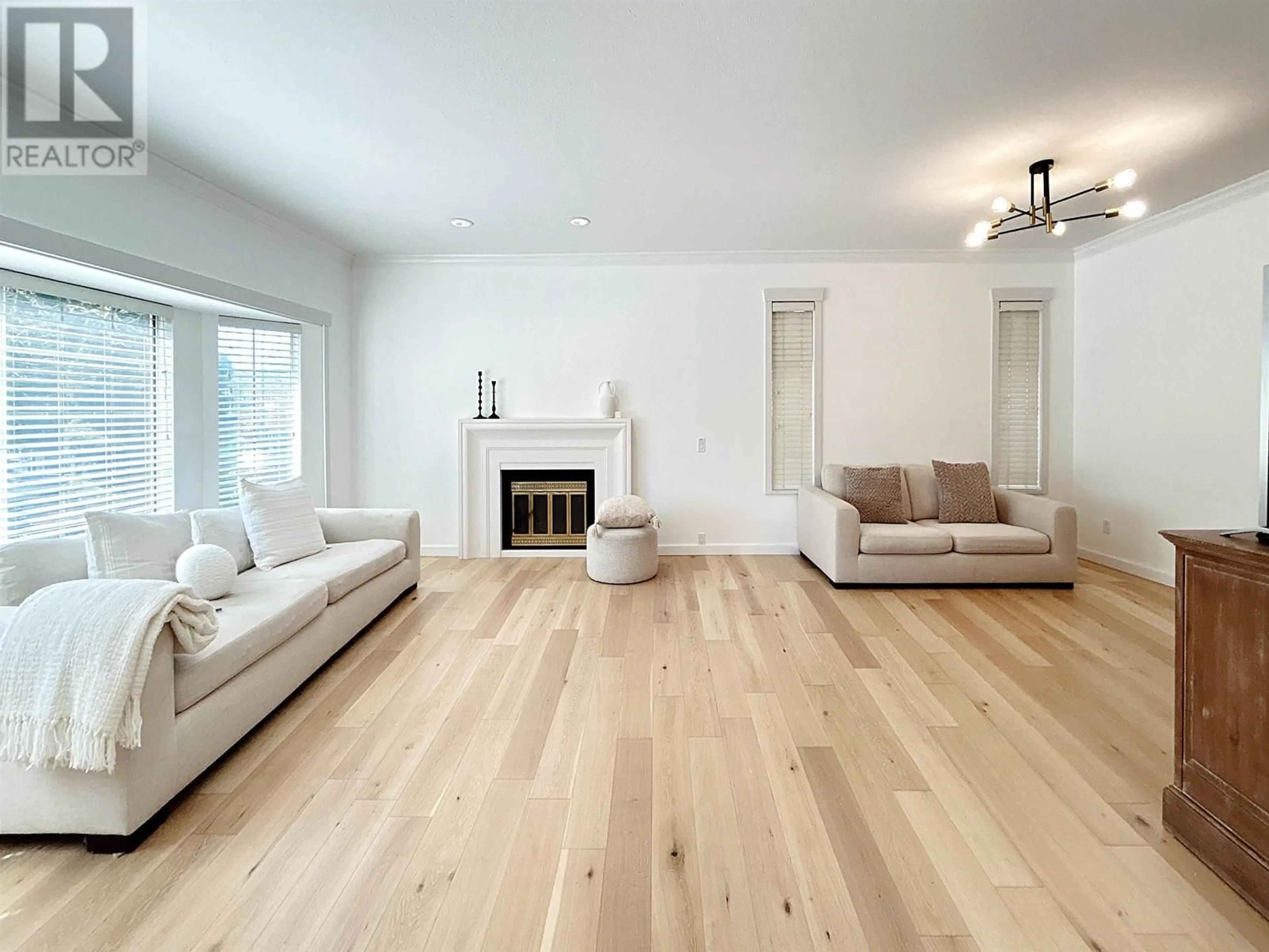 Living room with furniture, wood/laminate floor for 1611 57TH AVENUE, Vancouver British Columbia V5P2B3