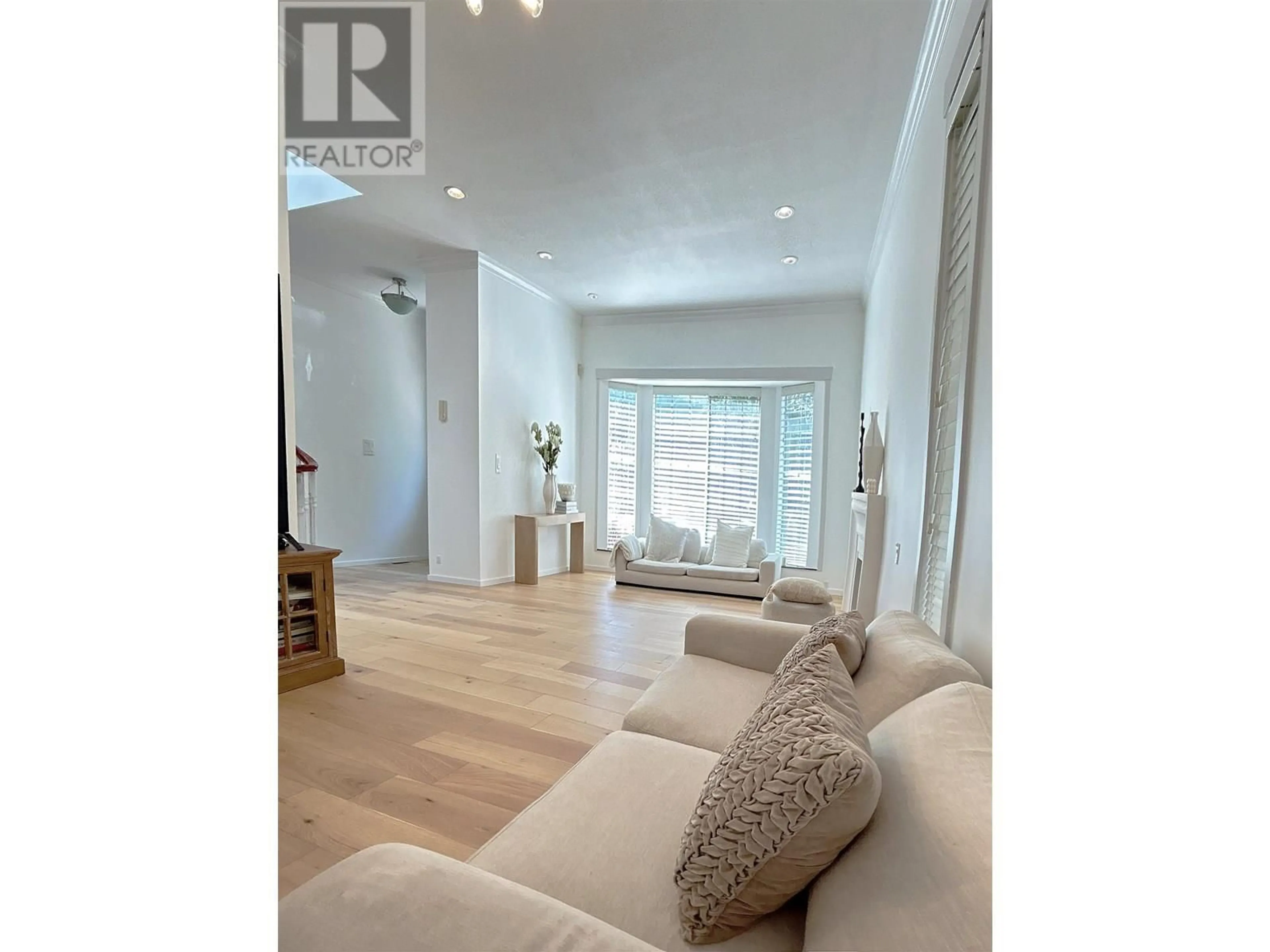 Living room with furniture, wood/laminate floor for 1611 57TH AVENUE, Vancouver British Columbia V5P2B3