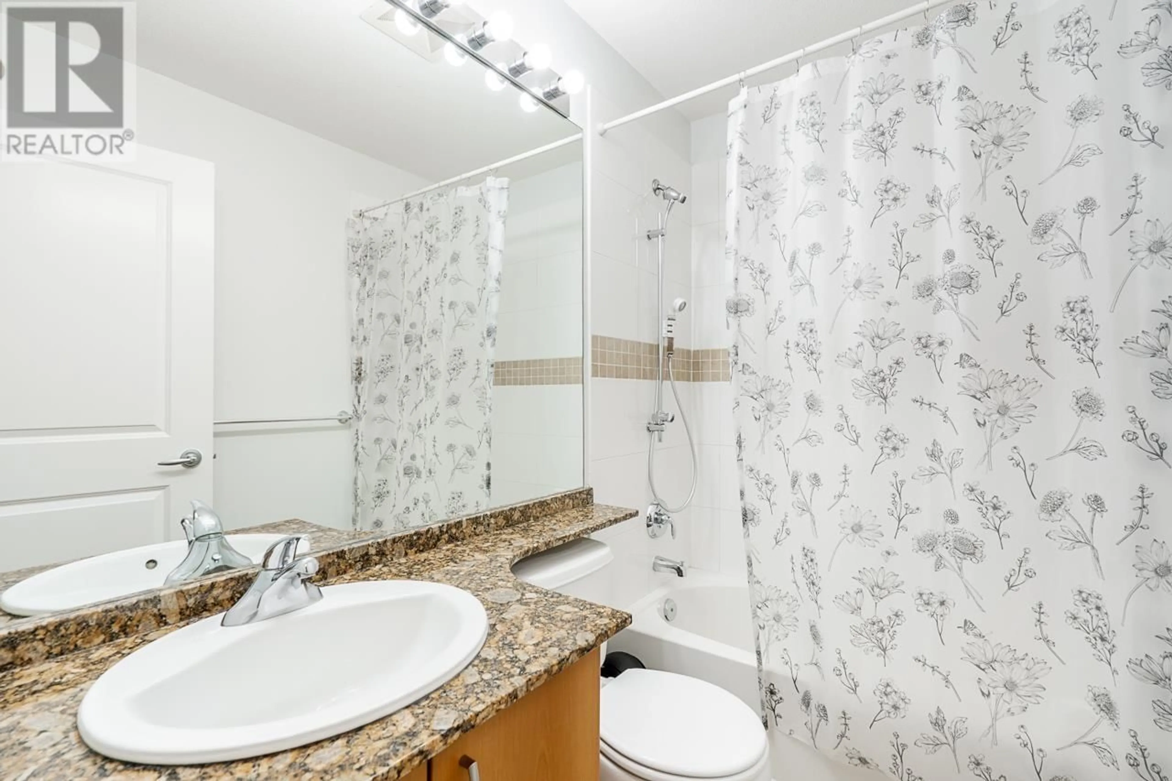 Standard bathroom, unknown for 113 - 9088 HALSTON COURT, Burnaby British Columbia V3N0A7