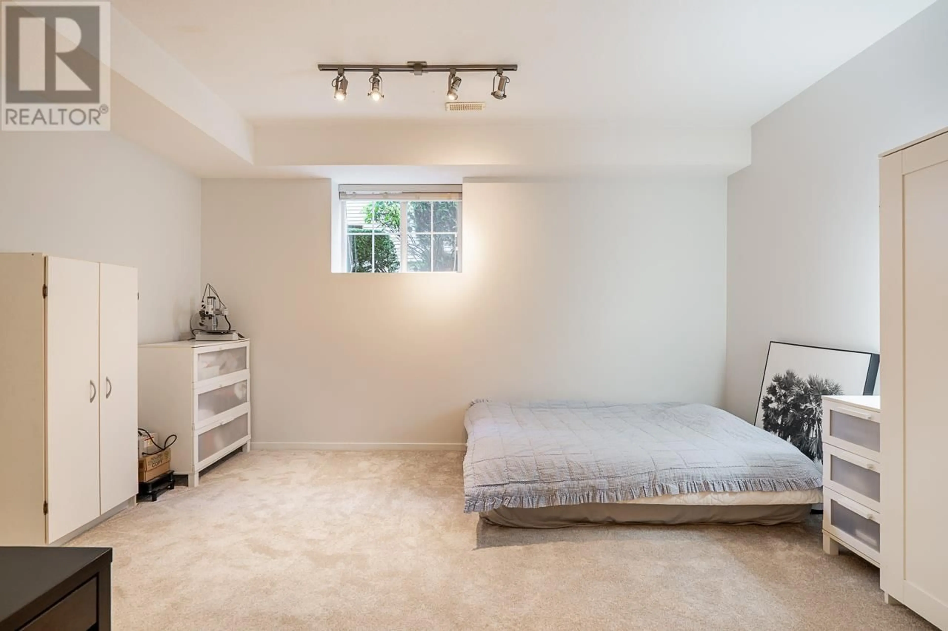 Bedroom with bed, unknown for 113 - 9088 HALSTON COURT, Burnaby British Columbia V3N0A7