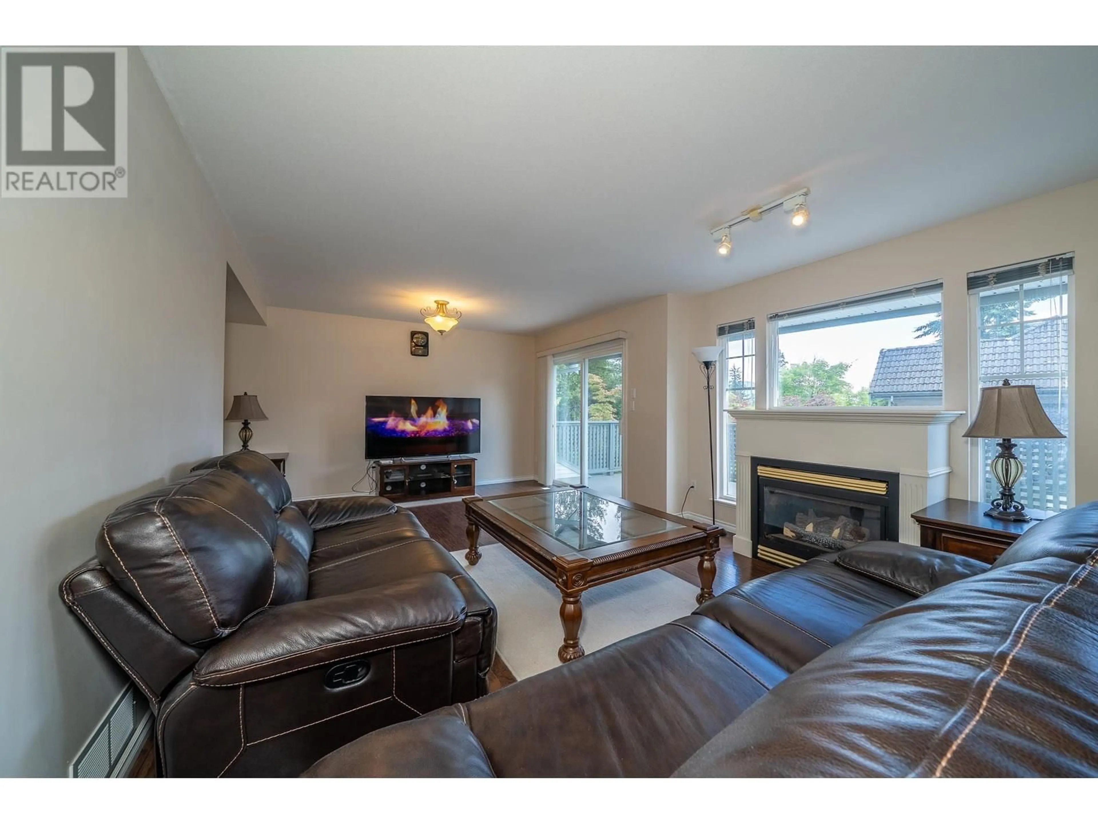 Living room with furniture, wood/laminate floor for 6 - 2382 PARKWAY BOULEVARD, Coquitlam British Columbia V3E3M4