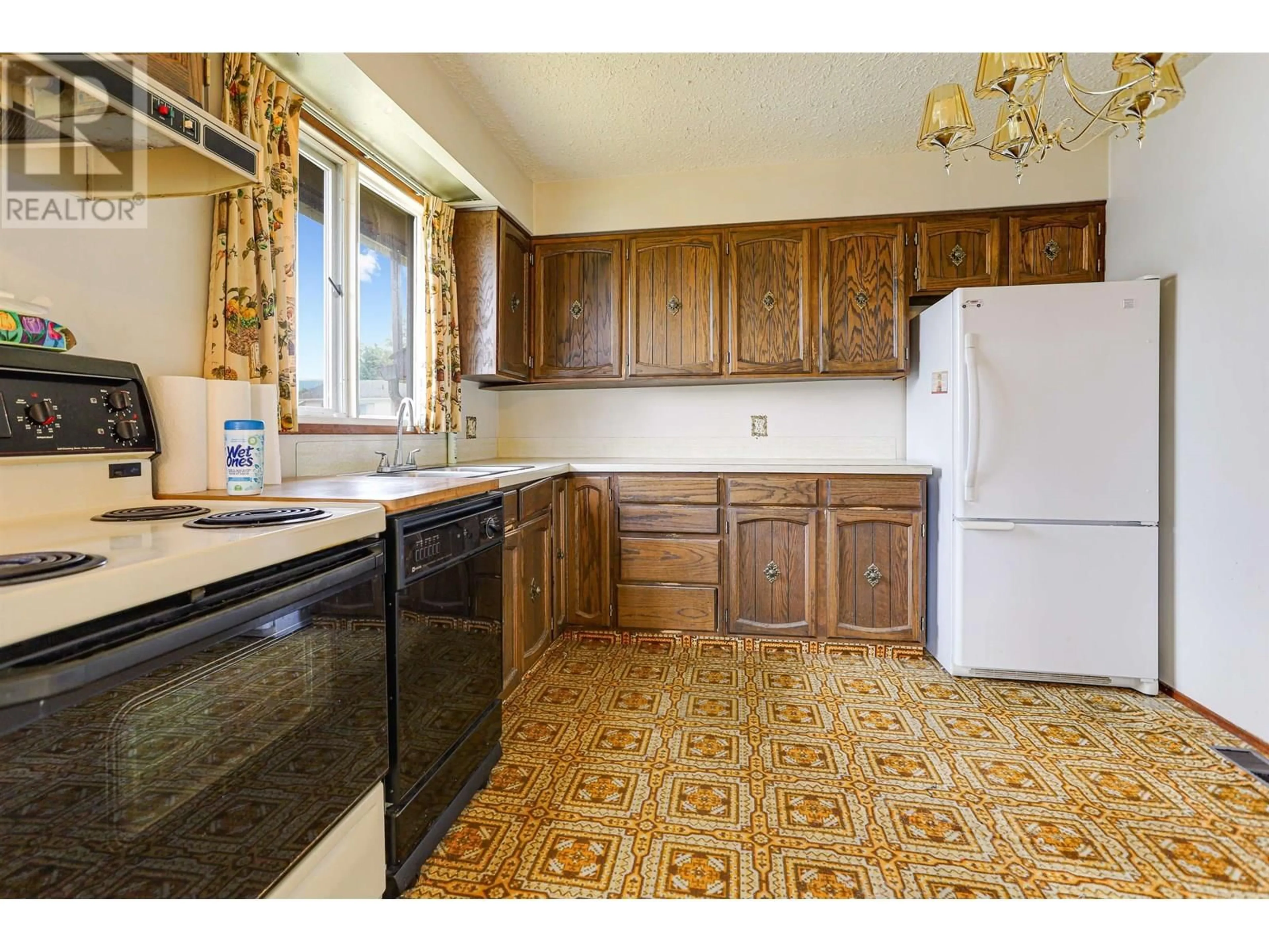 Standard kitchen, ceramic/tile floor for 98 CHARLES STREET, Kitimat British Columbia V8C2J3