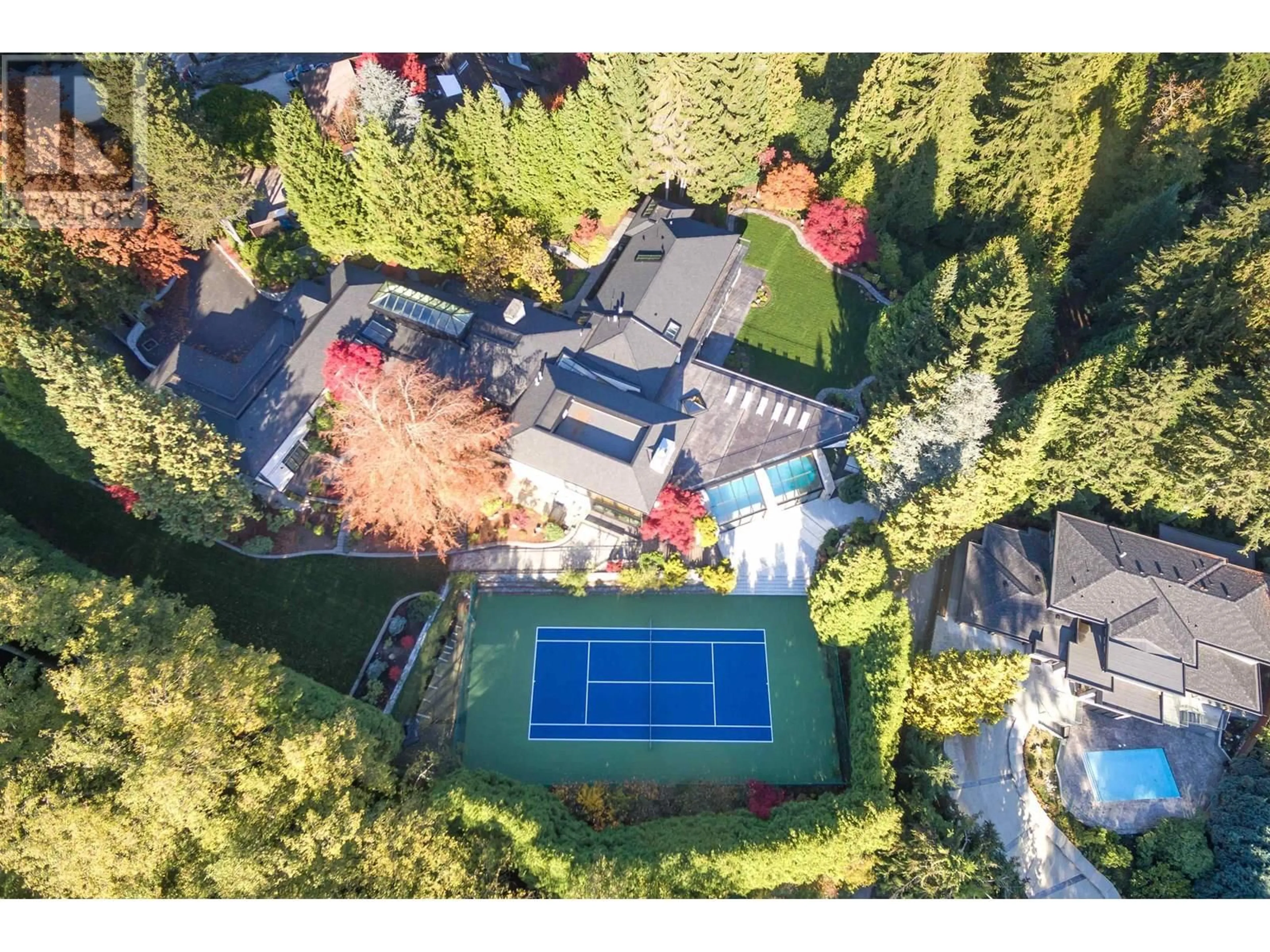 A pic from outside/outdoor area/front of a property/back of a property/a pic from drone, unknown for 1243 CHARTWELL PLACE, West Vancouver British Columbia V6H3X9
