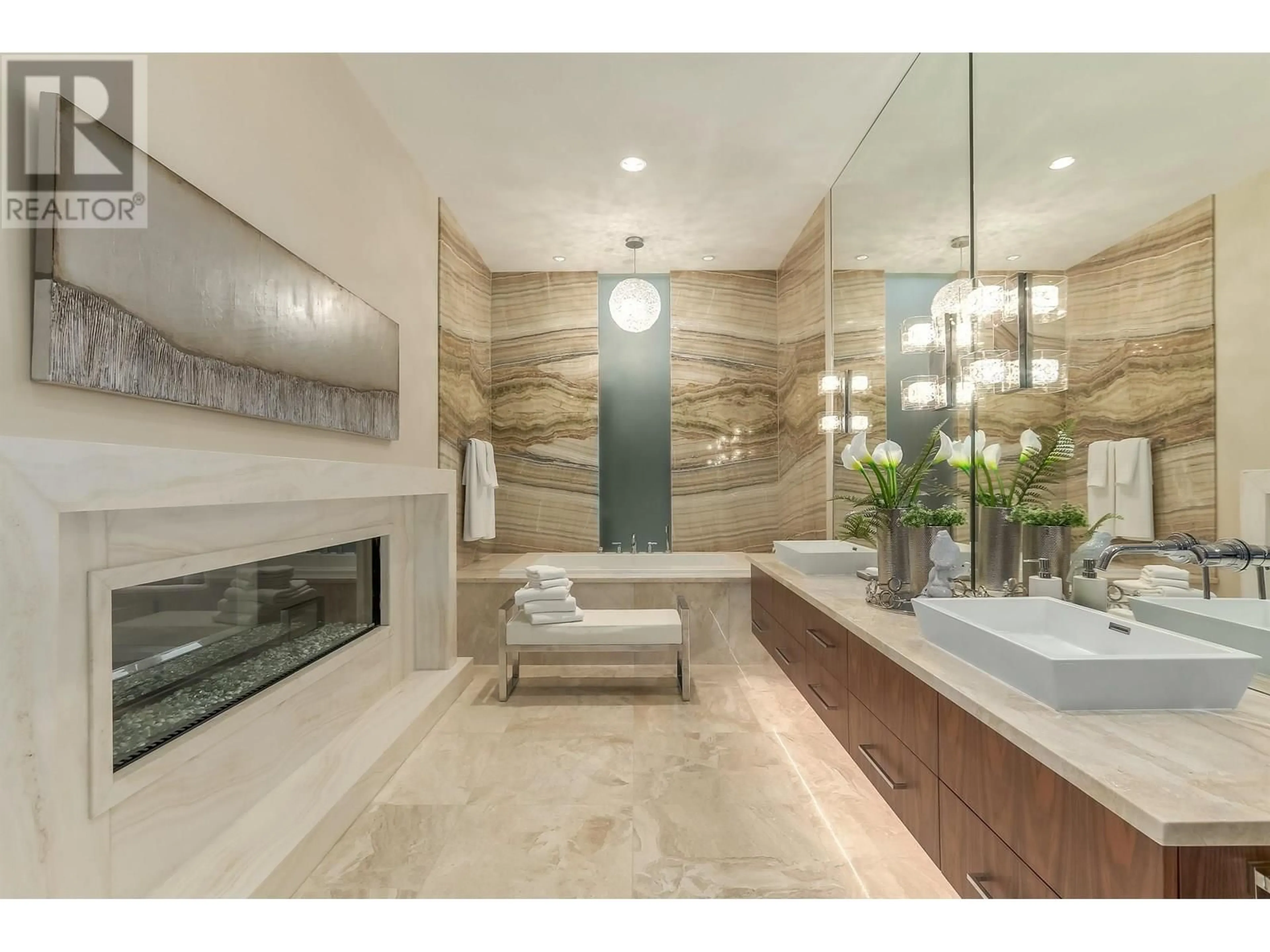 Contemporary bathroom, ceramic/tile floor for 1243 CHARTWELL PLACE, West Vancouver British Columbia V6H3X9