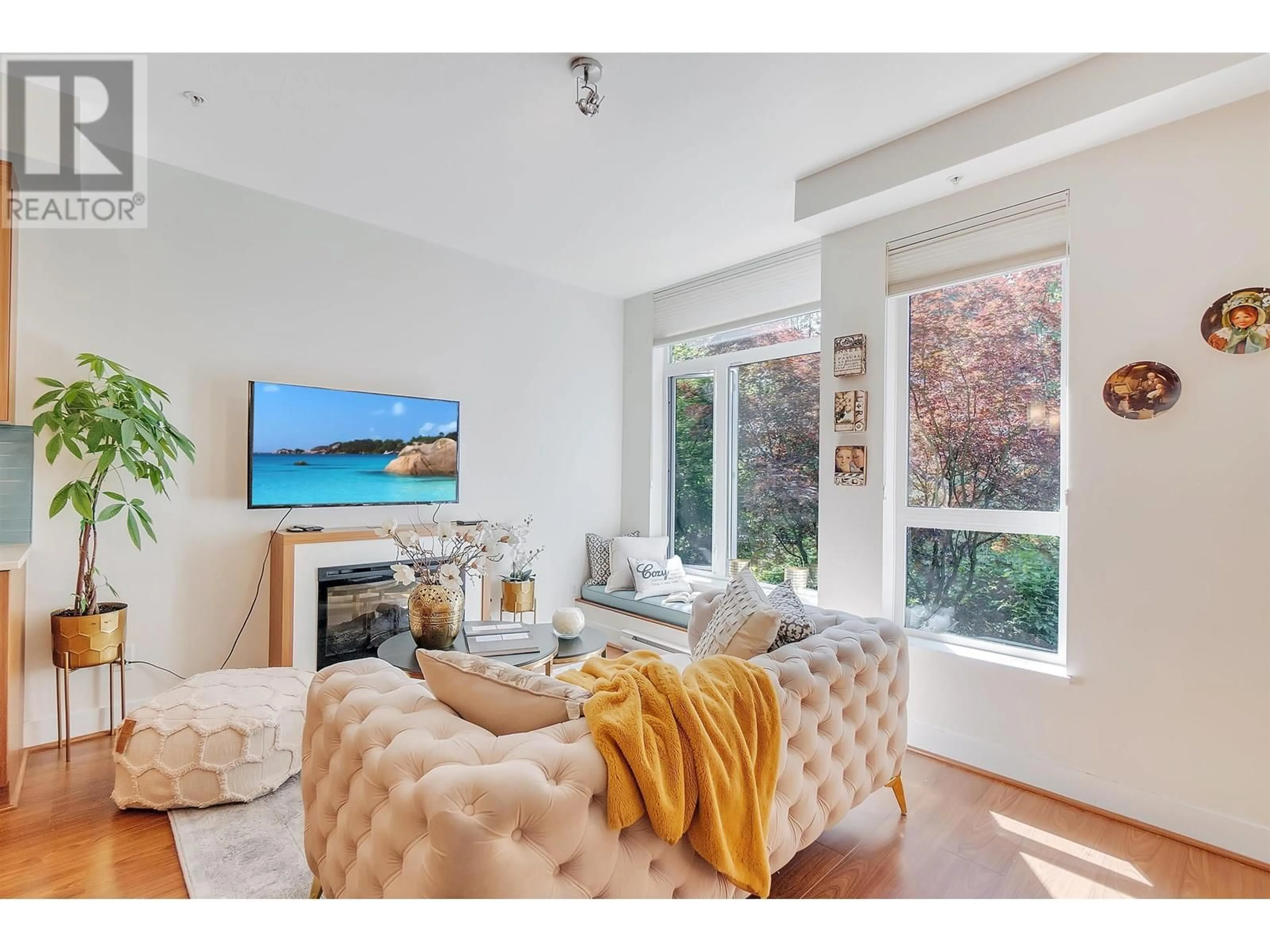 Living room with furniture, unknown for 204 - 735 15TH STREET, North Vancouver British Columbia V7M0B8