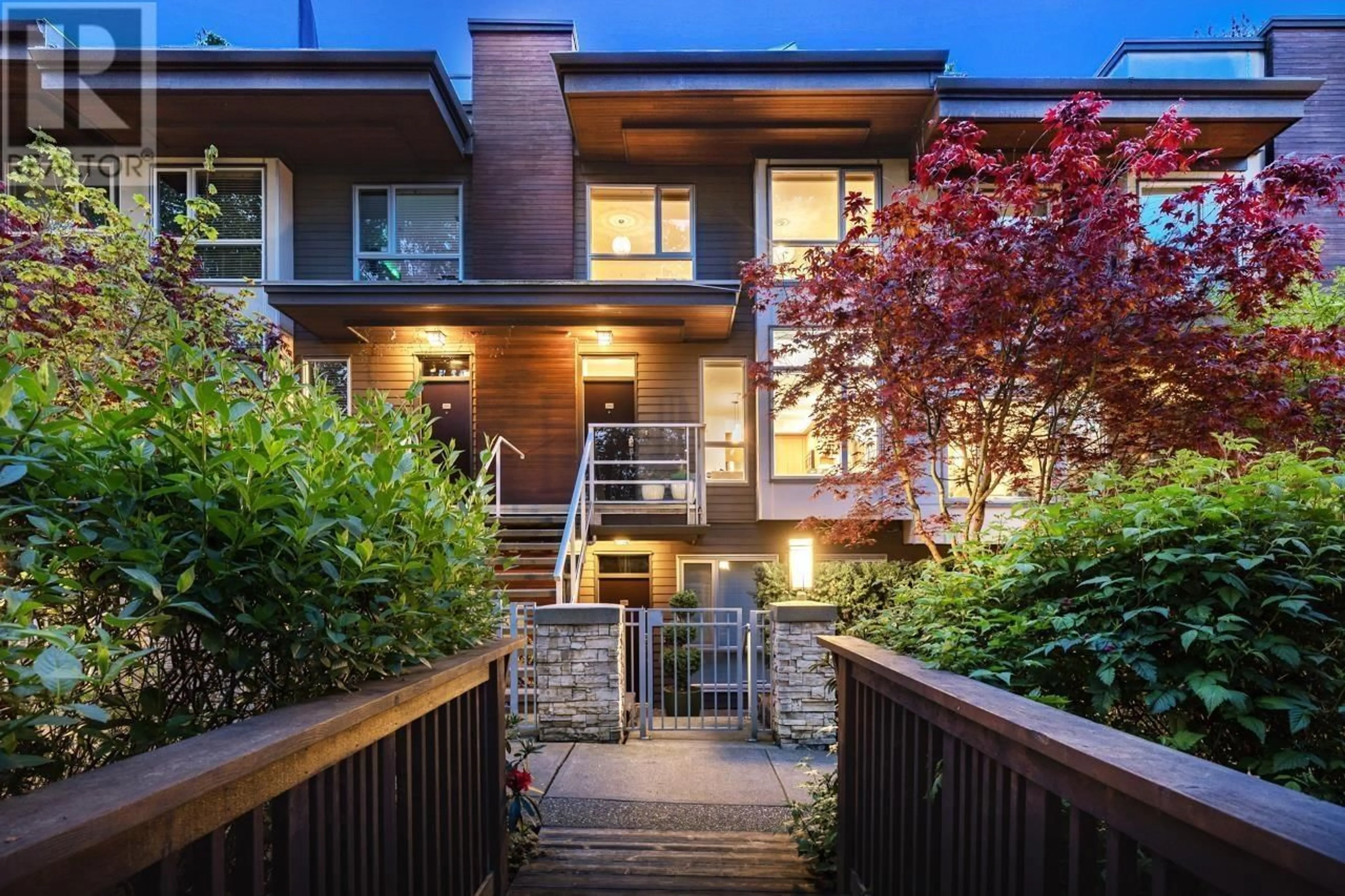 Unknown for 204 - 735 15TH STREET, North Vancouver British Columbia V7M0B8